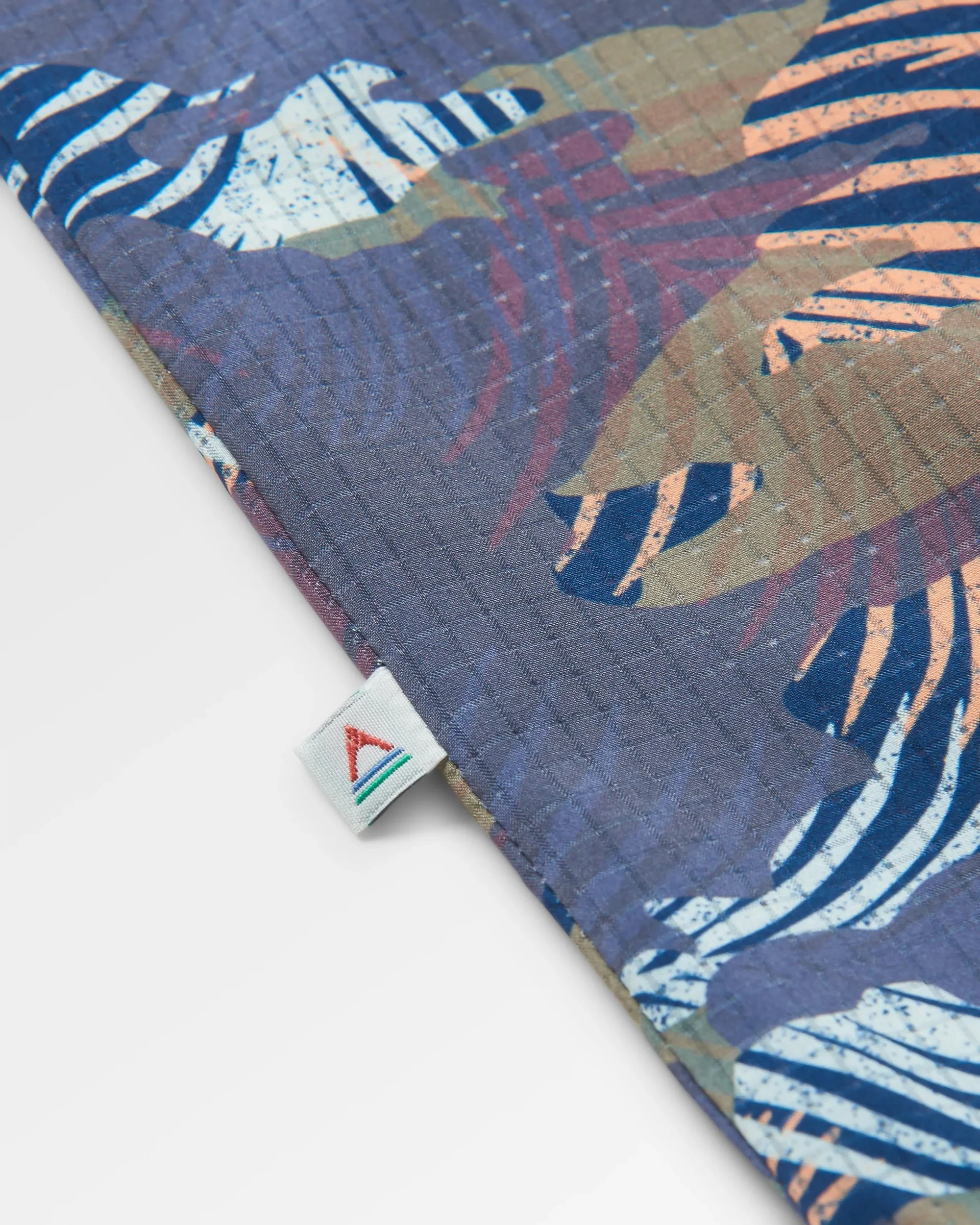 365 Active Shirt - Palm Camo Apricot - Image 8