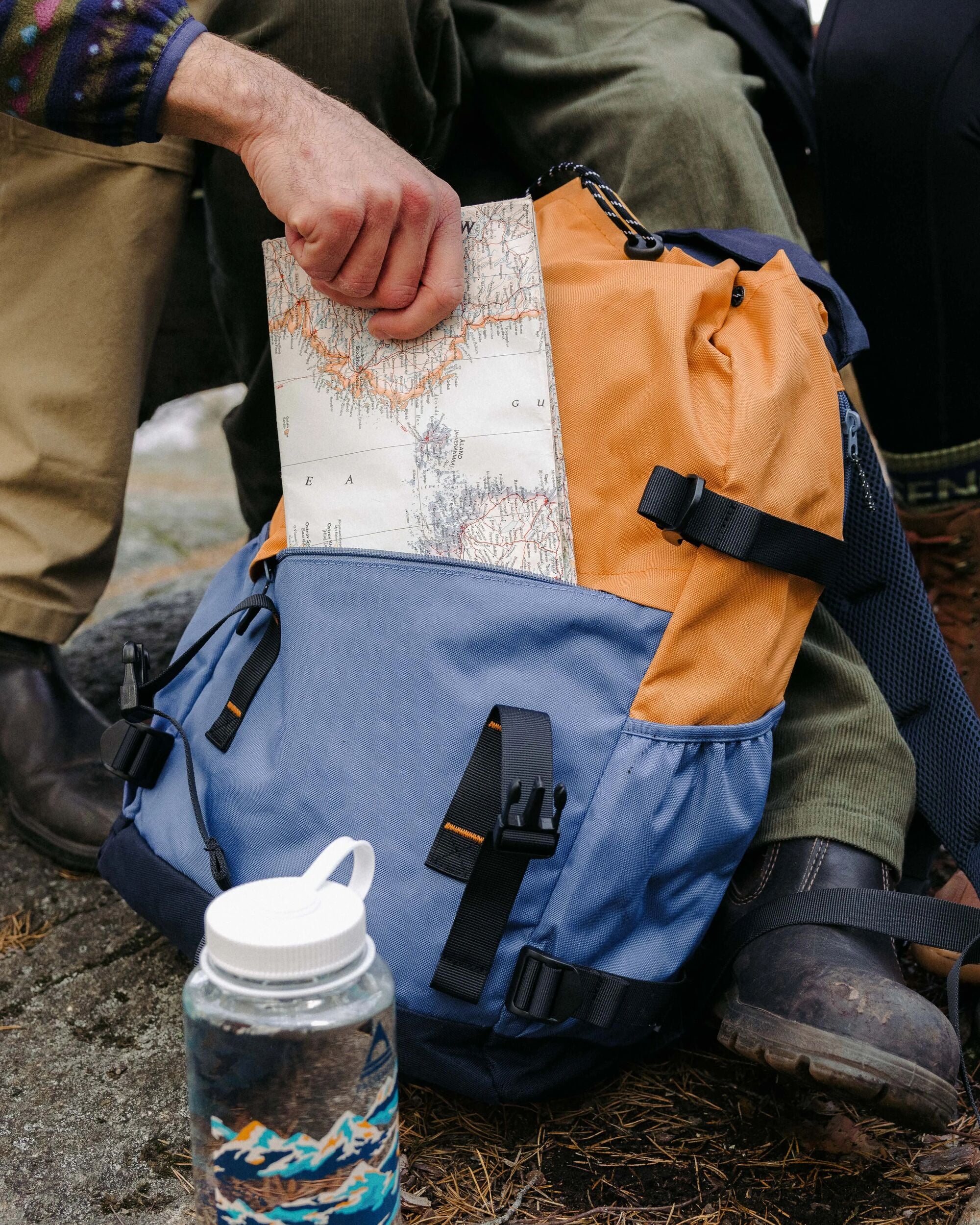 Boondocker 26L Backpack - Honey/Dark Denim/Rich Navy - Image 6