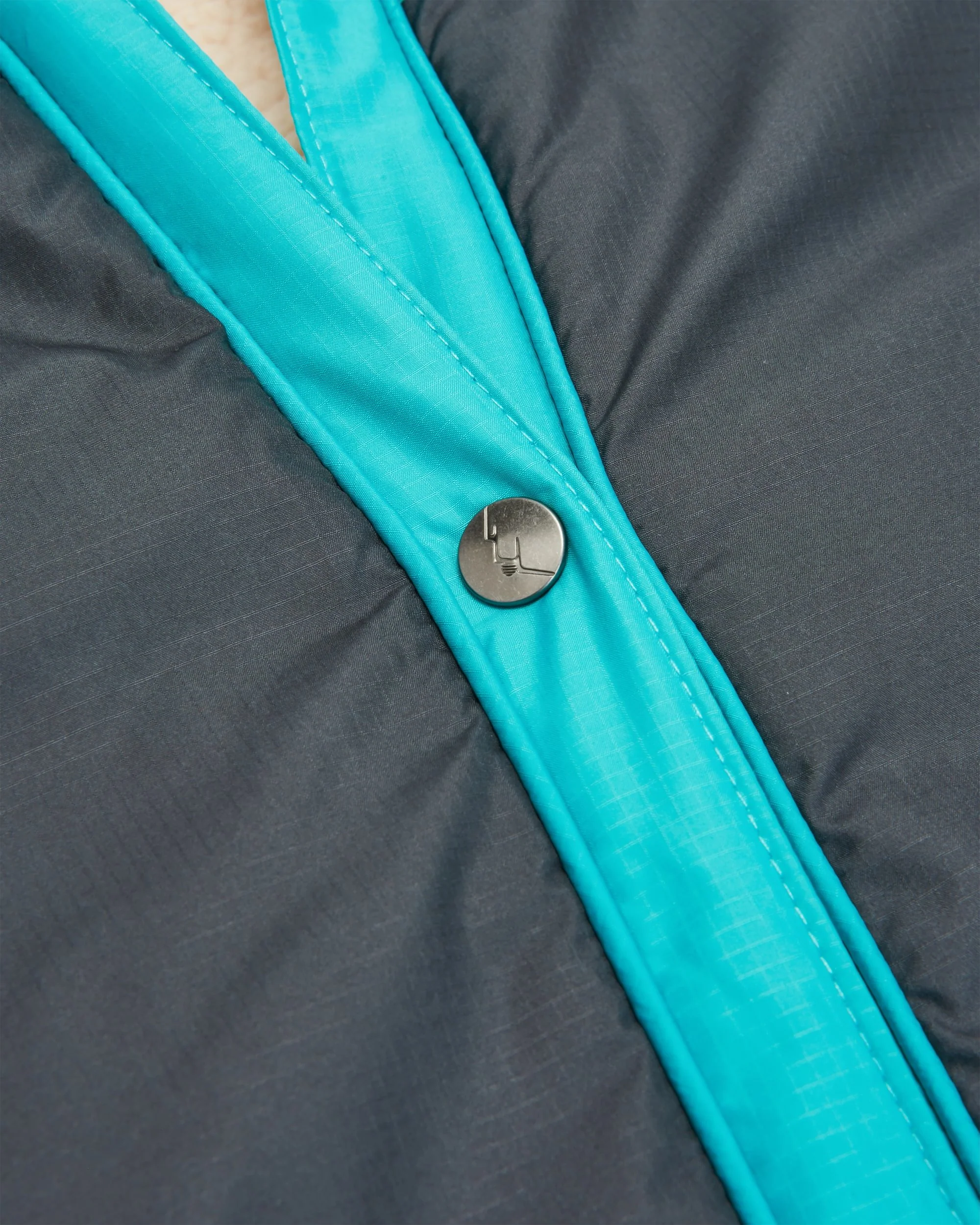 Cabin Sherpa Blanket - Black 'Nowhere Bound' Print - Image 10