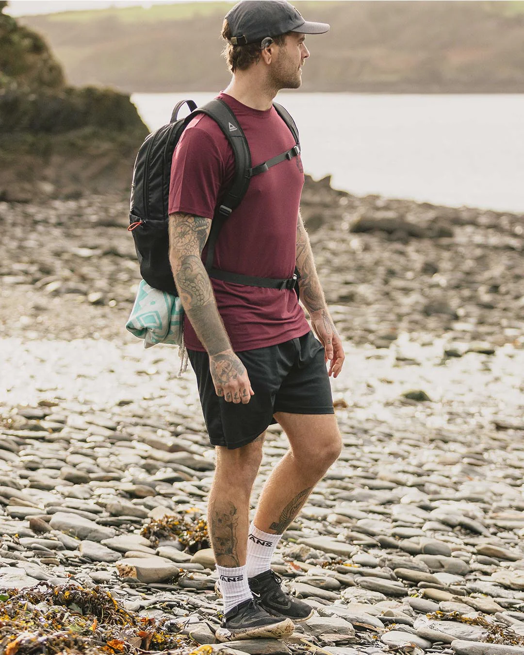 Canyon 25L Backpack - Black - Image 15