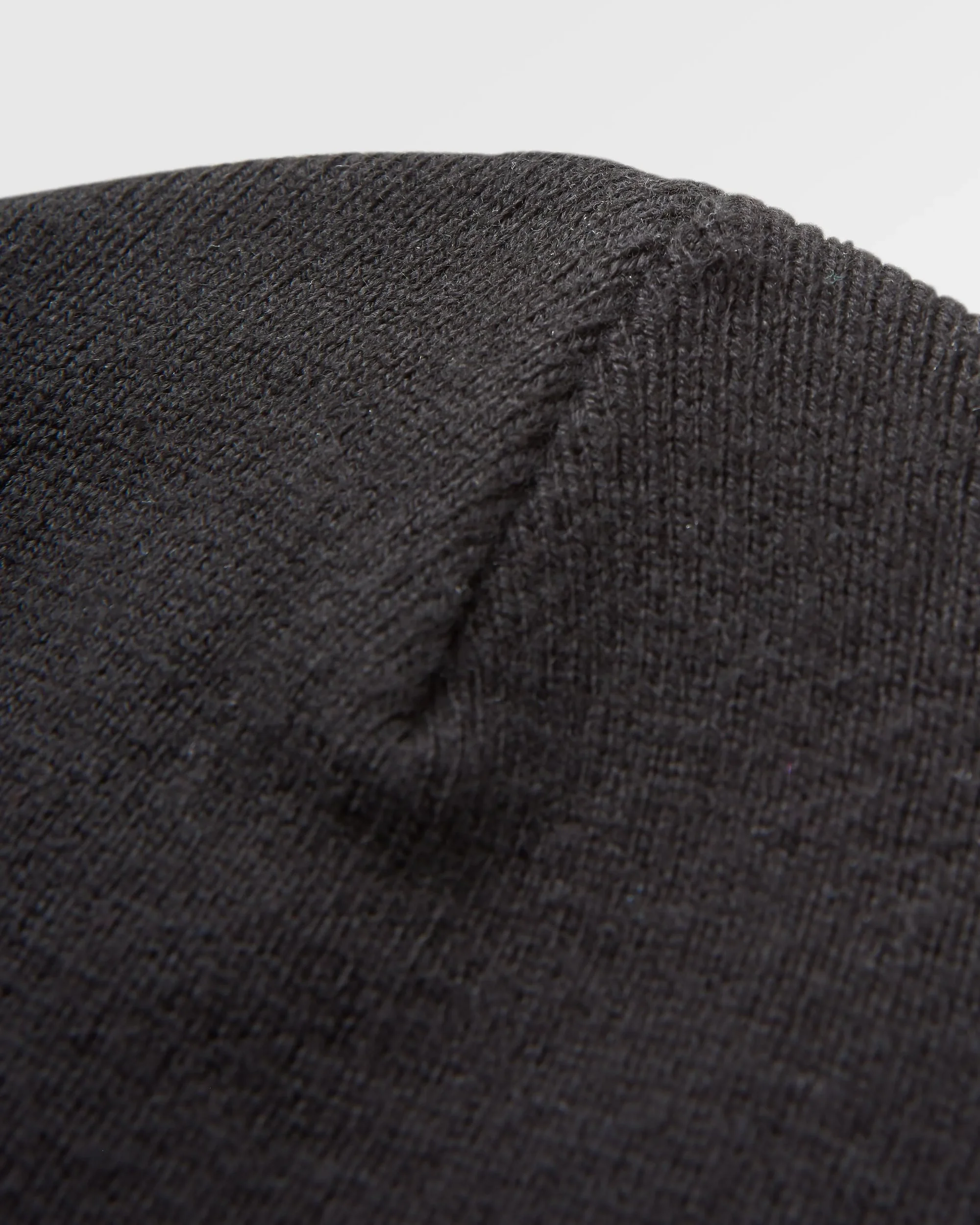 Core Low-Top Beanie - Black - Image 3