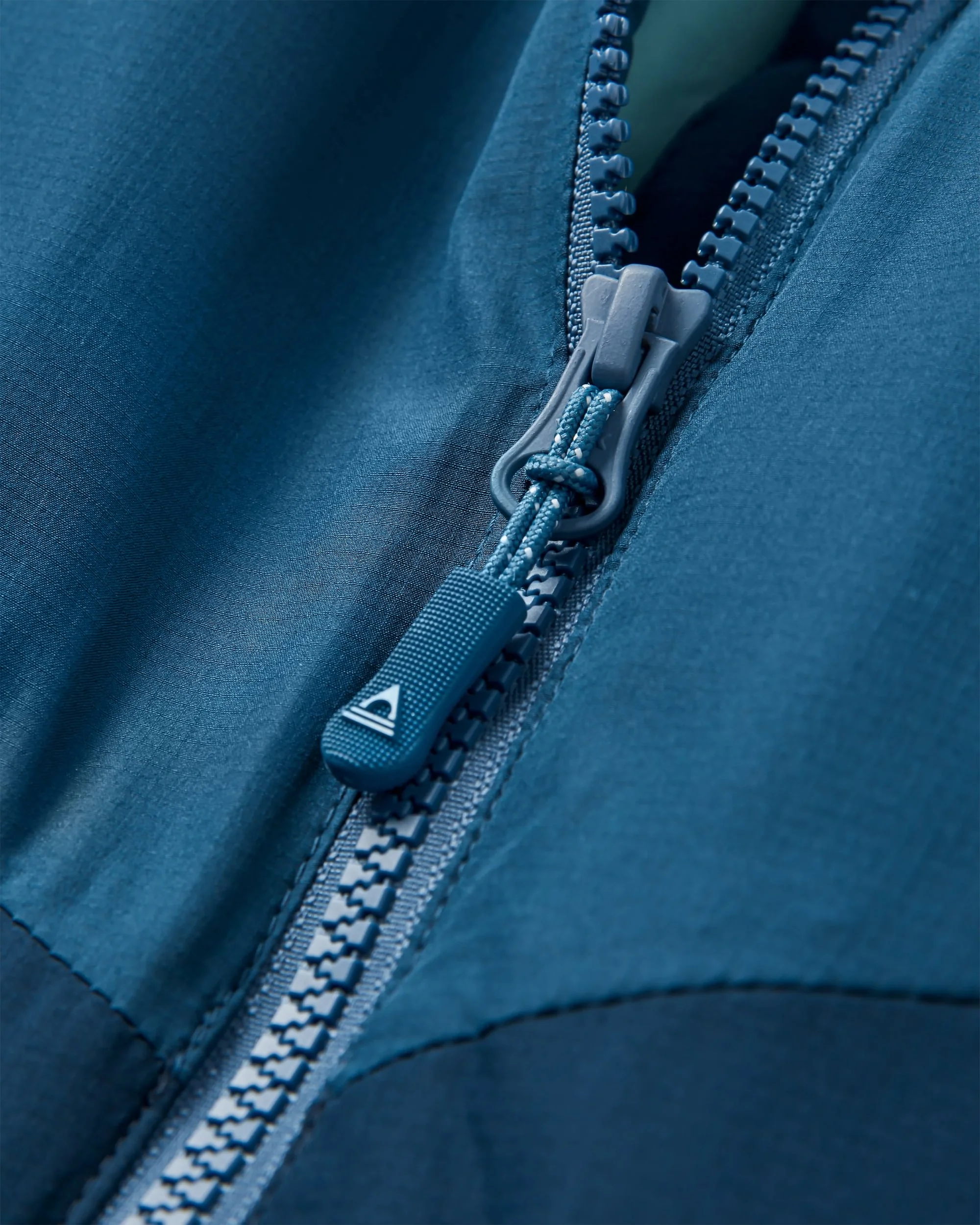 Daybreak Lightweight Thermore® Insulated Jacket - Rich Navy/Dark Denim/Arctic - Image 5