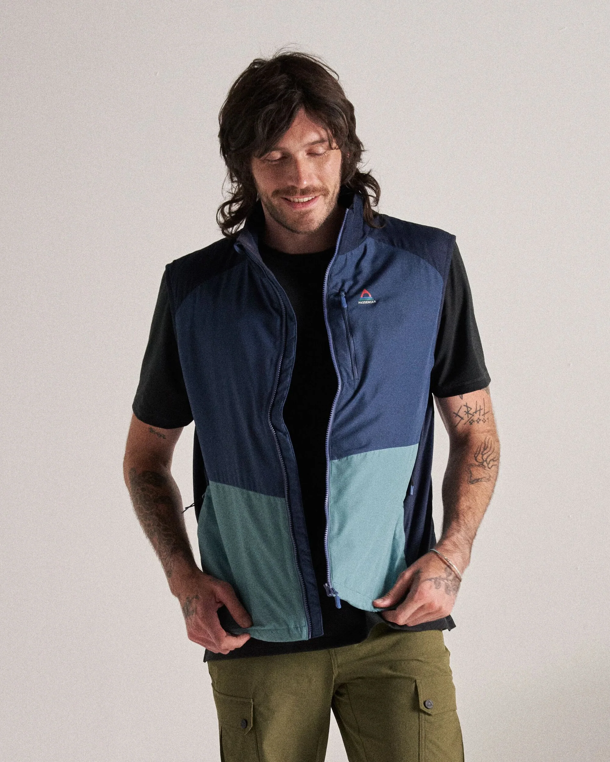 Daybreak Lightweight Thermore® Insulated Gilet - Rich Navy/Dark Denim/Arctic - Image 3