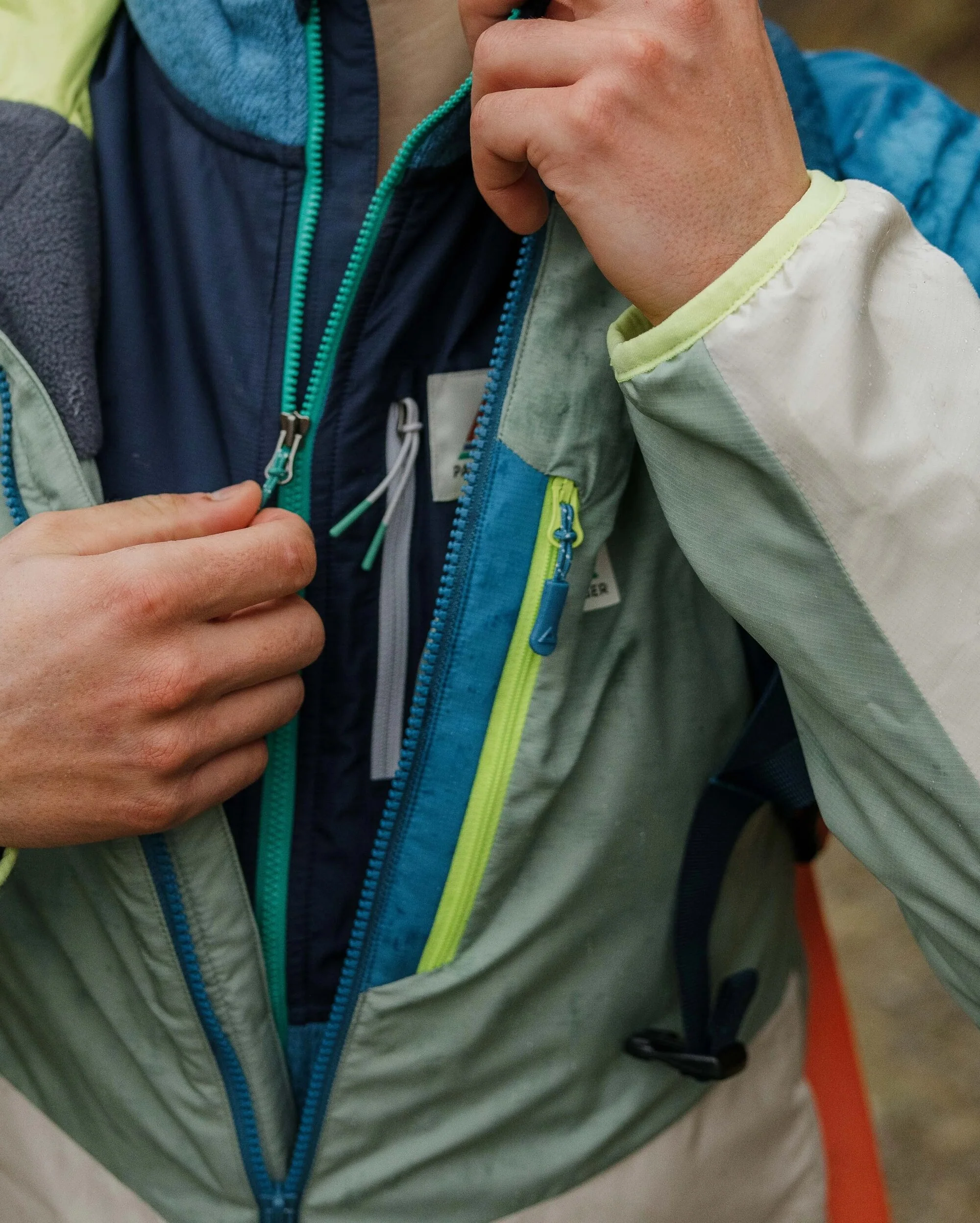 Daybreak Lightweight Thermore® Insulated Jacket - Pistachio/Blue Steel - Image 3