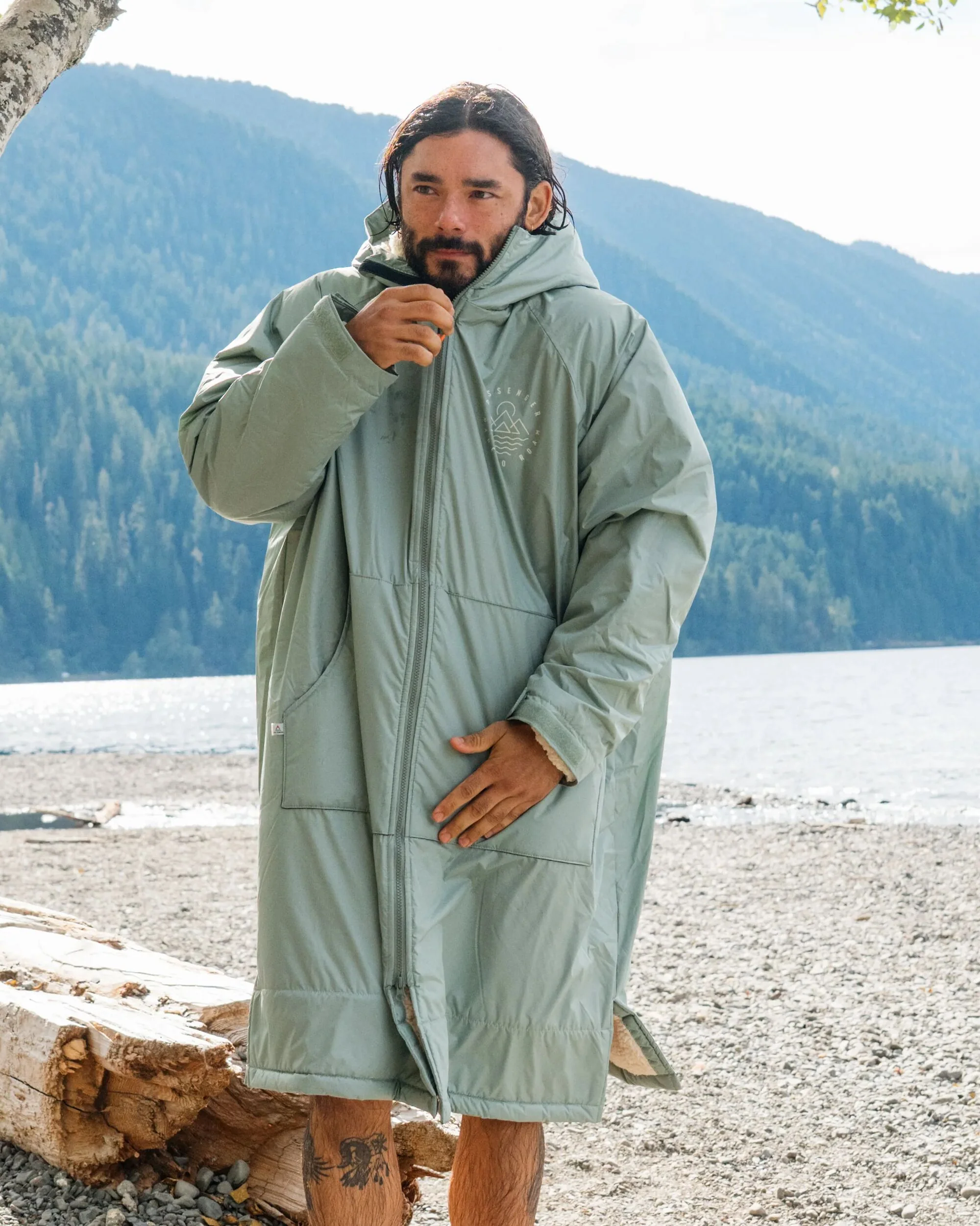Escapism Sherpa Lined Changing Robe - Pistachio - Image 5