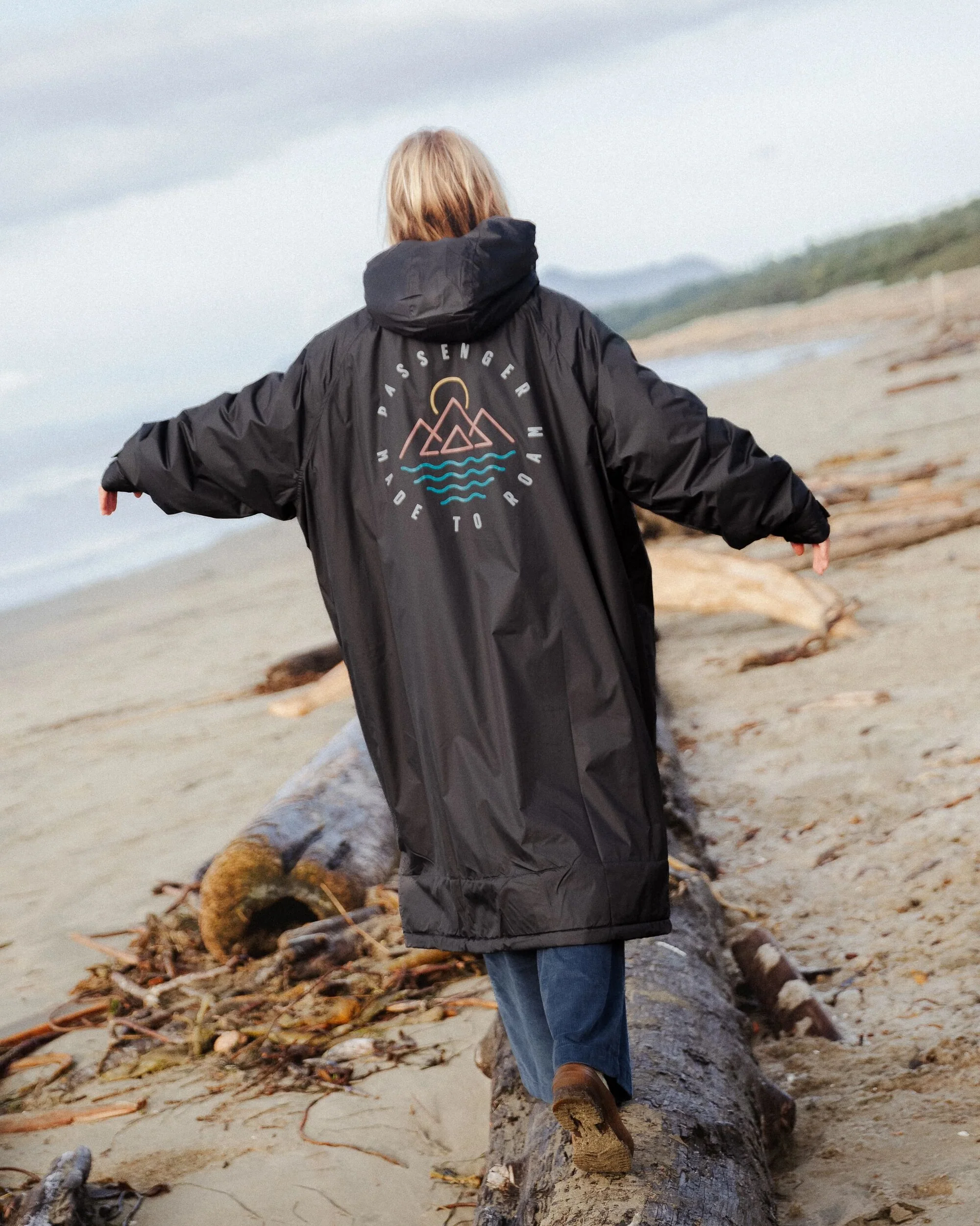 Escapism Sherpa Lined Changing Robe - Black - Image 3