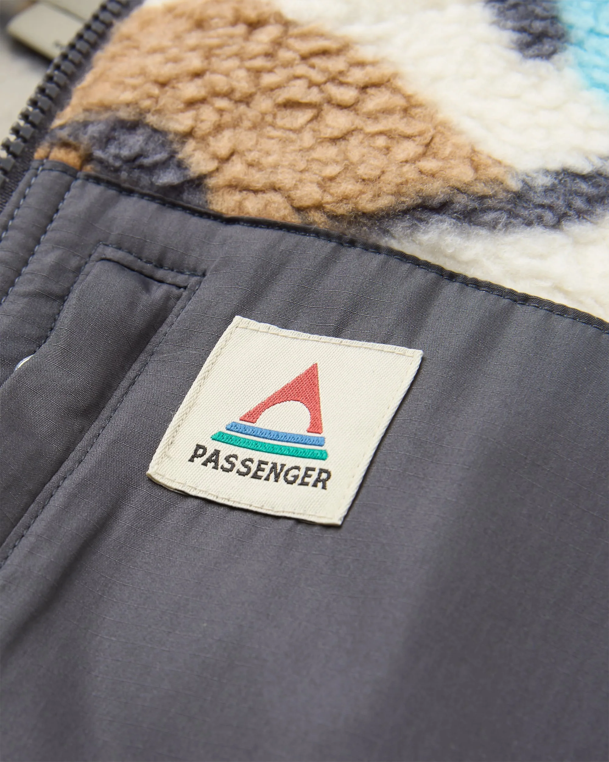 Fairbanks Sherpa Gilet - Abstract Trails Off White - Image 4