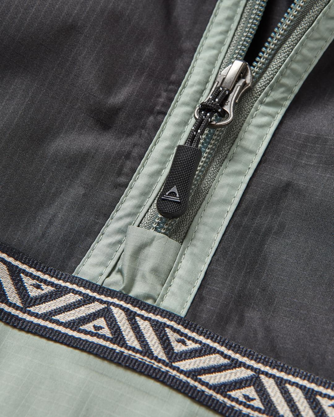 Flow 1/2 Zip Water Resistant Jacket - True Black/Pistachio - Image 11