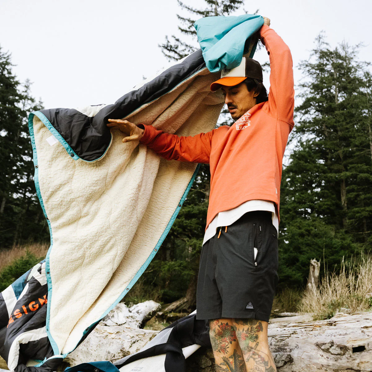 Nomadic Sherpa Blanket - Black 'Nowhere Bound' Print - Image 4