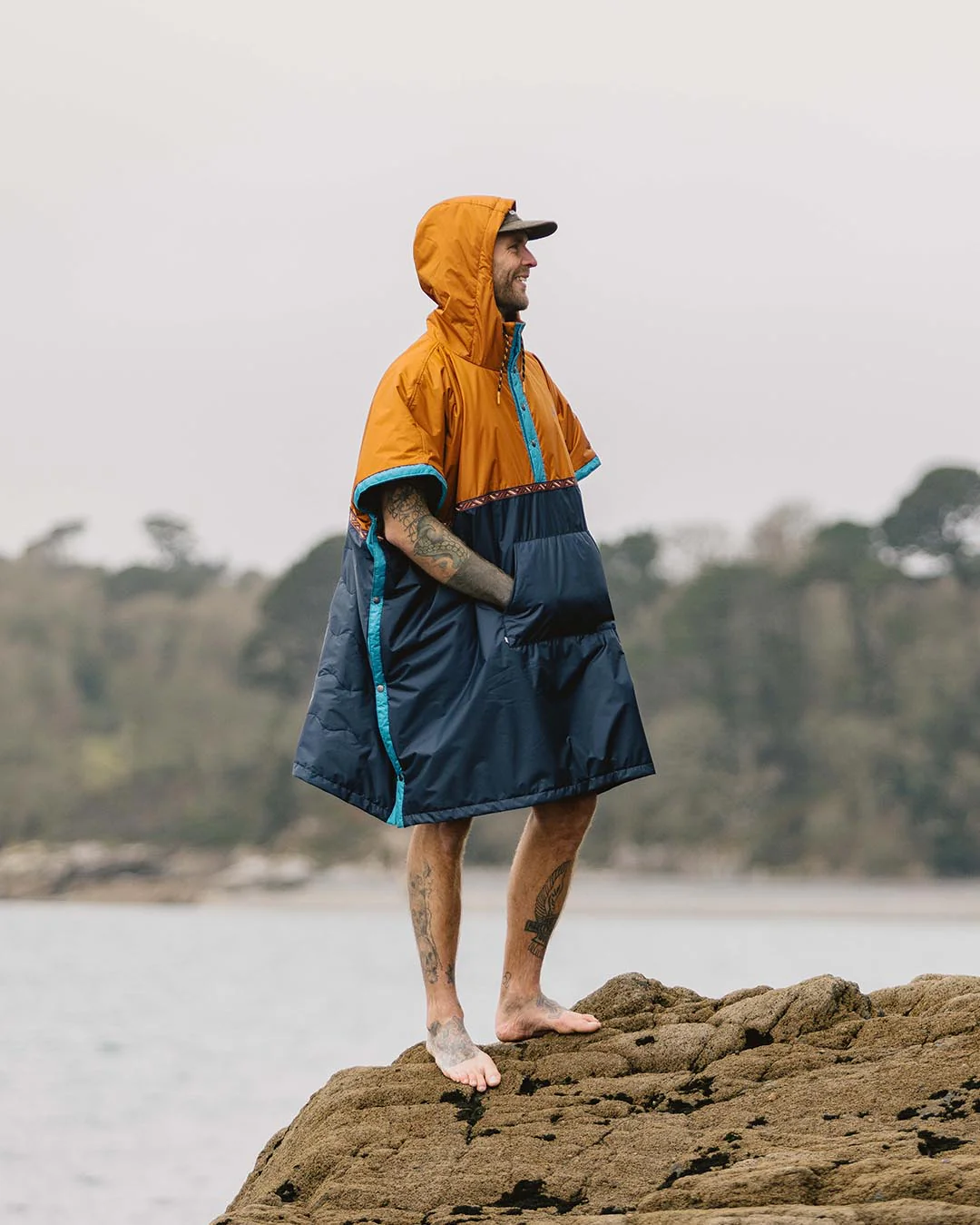 Outback Pull Over Changing Robe - Glazed Ginger/Deep Navy - Image 2
