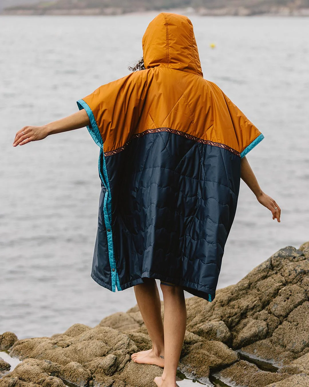 Outback Pull Over Changing Robe - Glazed Ginger/Deep Navy - Image 6