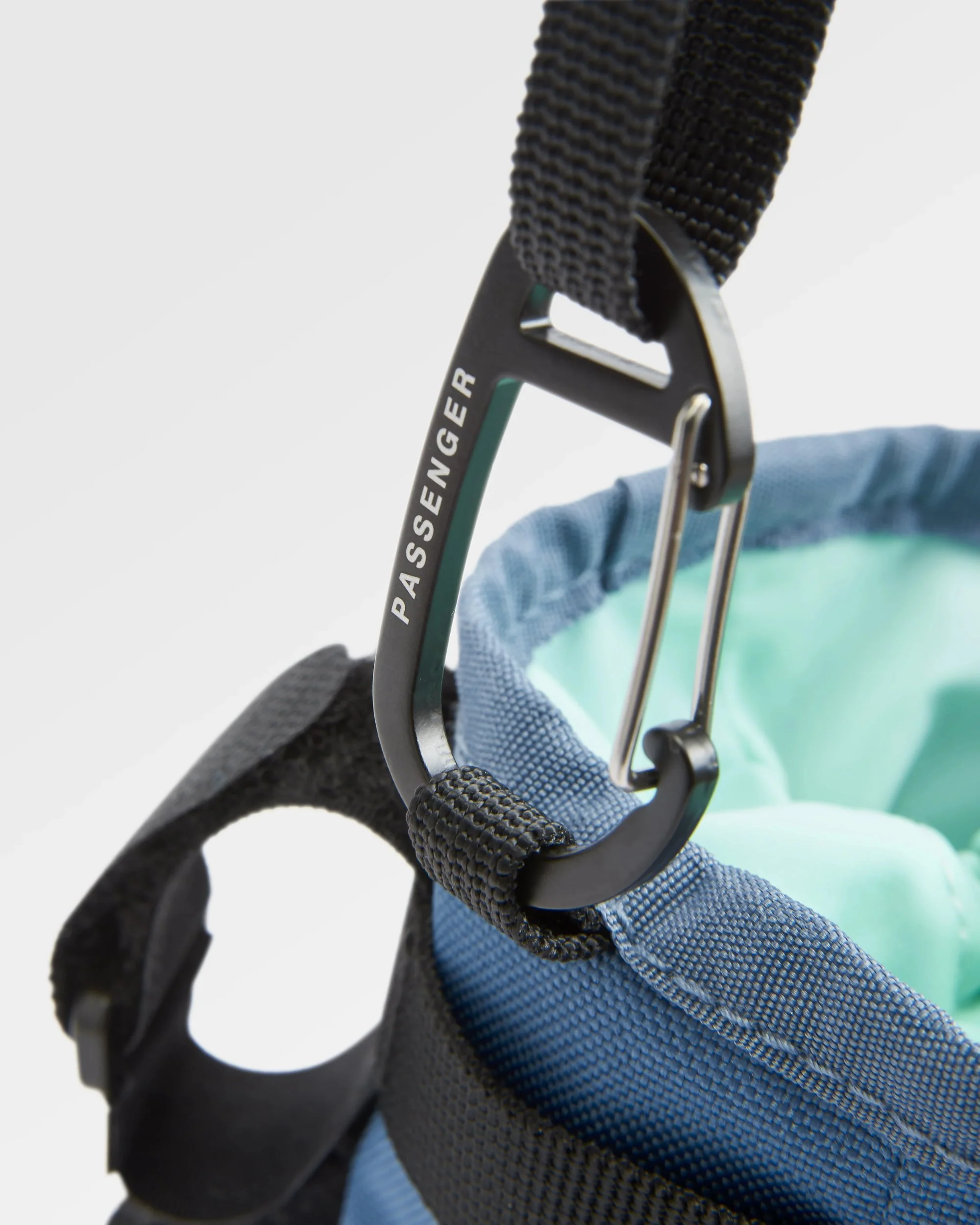 Refresh Hybrid Bottle Bag - Rich Navy/Surf Spray/Moonlight Blue - Image 6