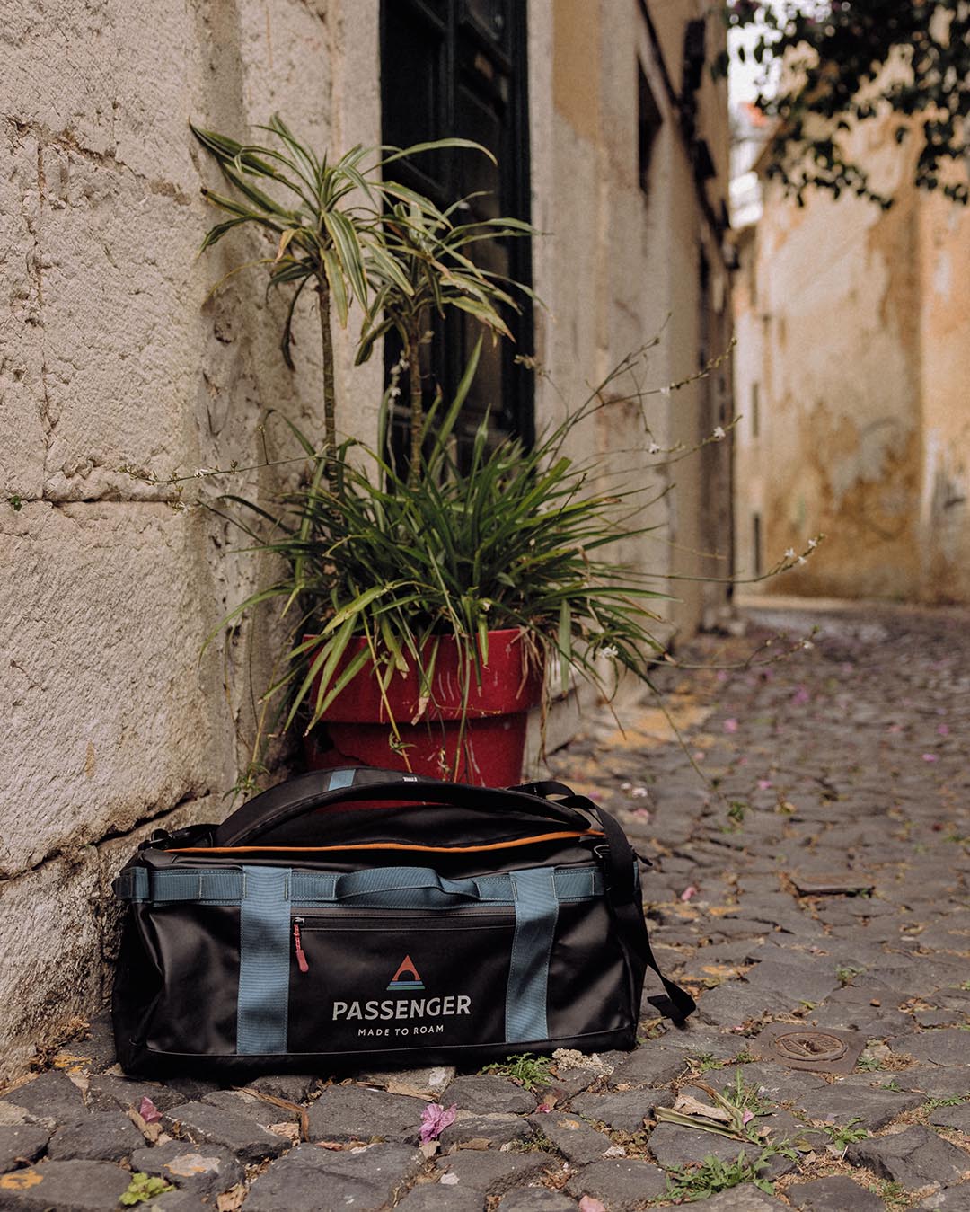 Road Trip 50L Duffel Backpack - Black - Image 3