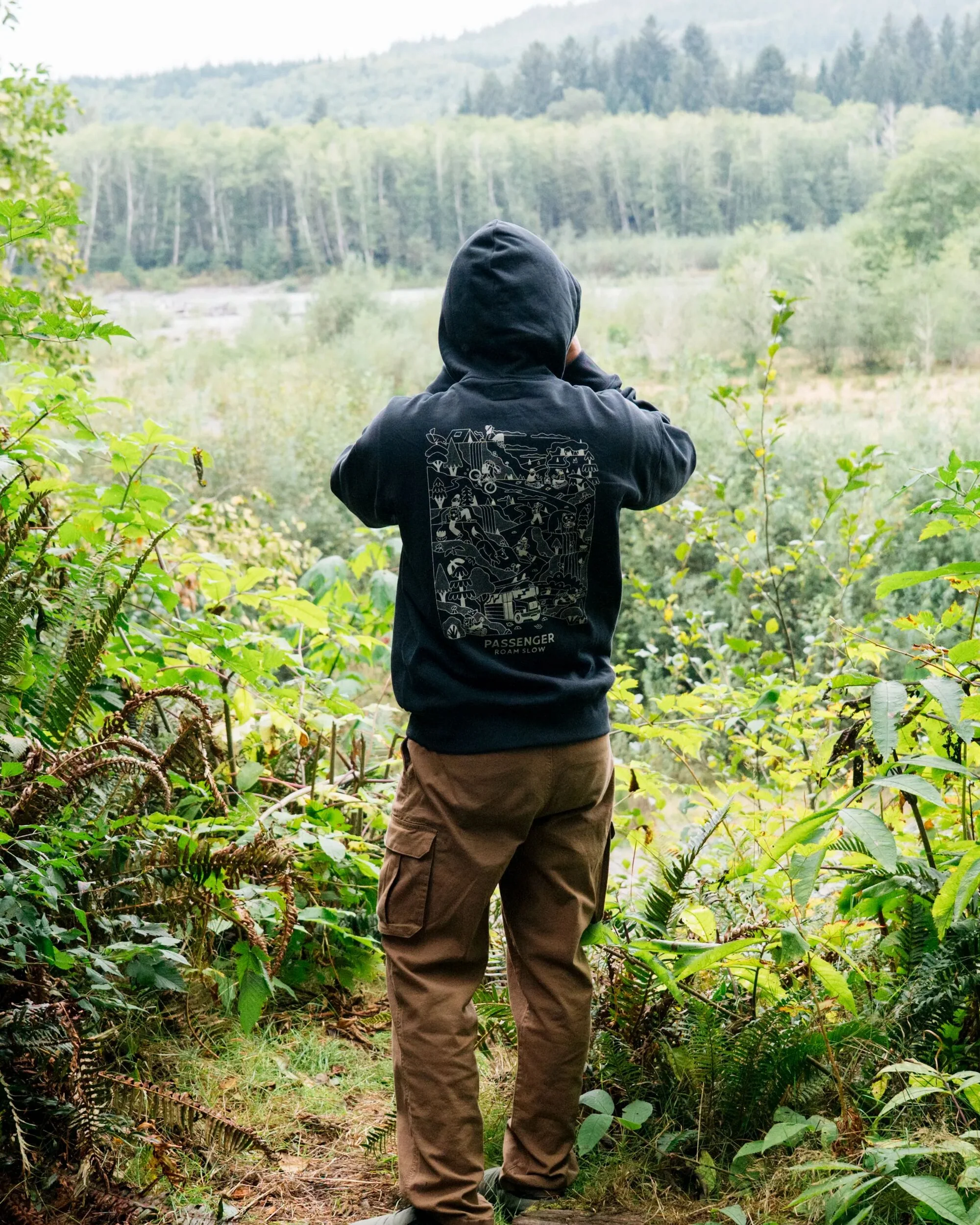 Roam Slow Men's Hoodie - Black - Image 4