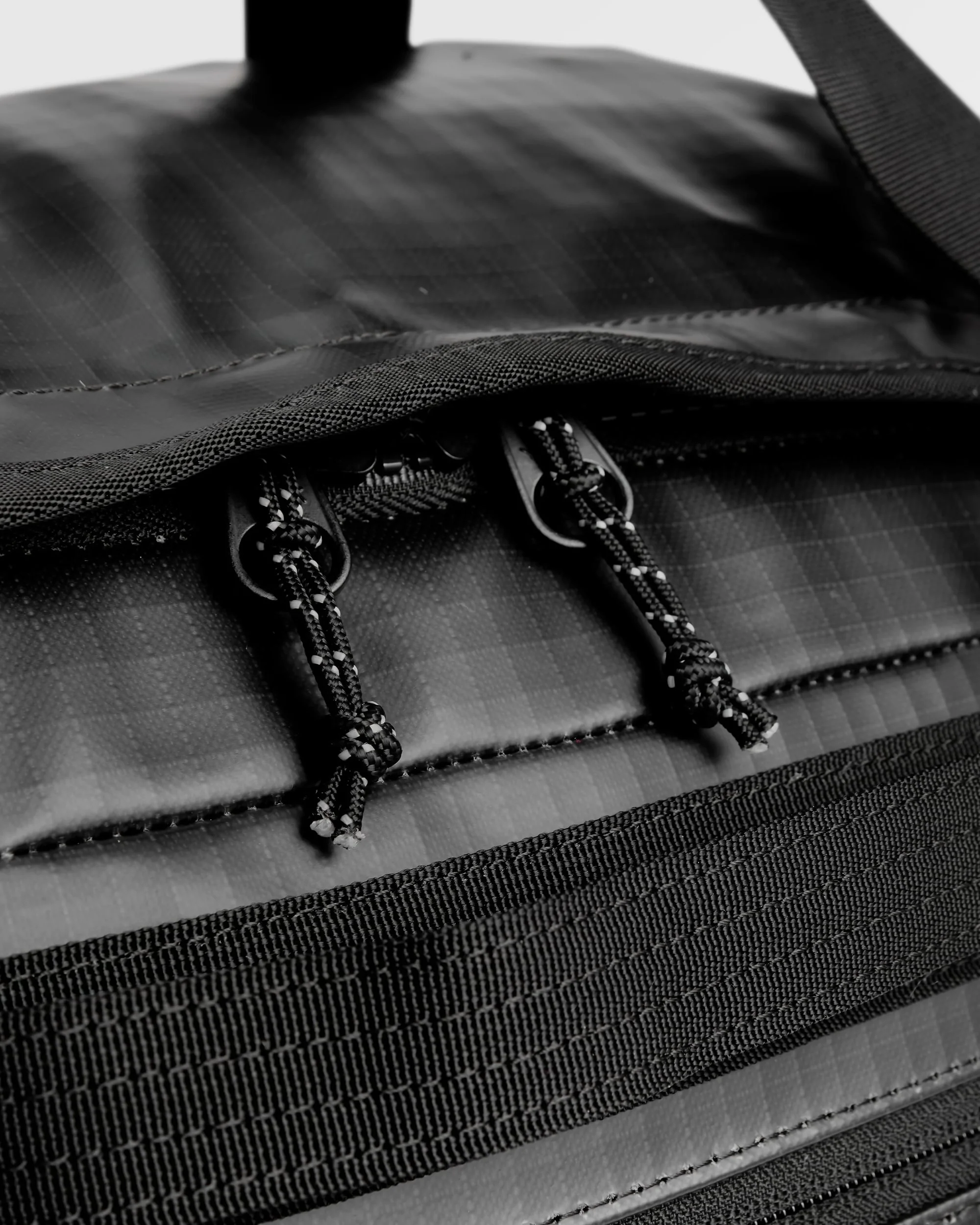 Roamer 40L Duffel Bag - Phantom Black - Image 13