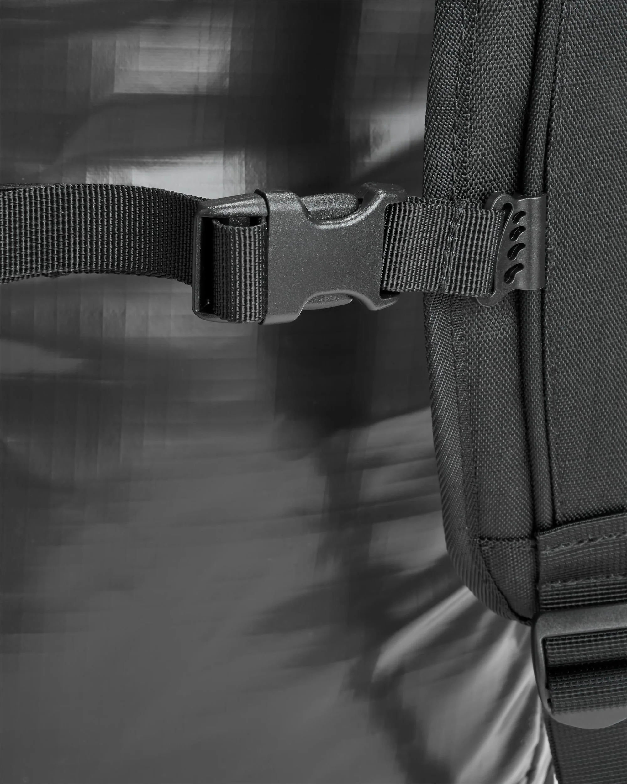 Roamer 40L Duffel Bag - Phantom Black - Image 7