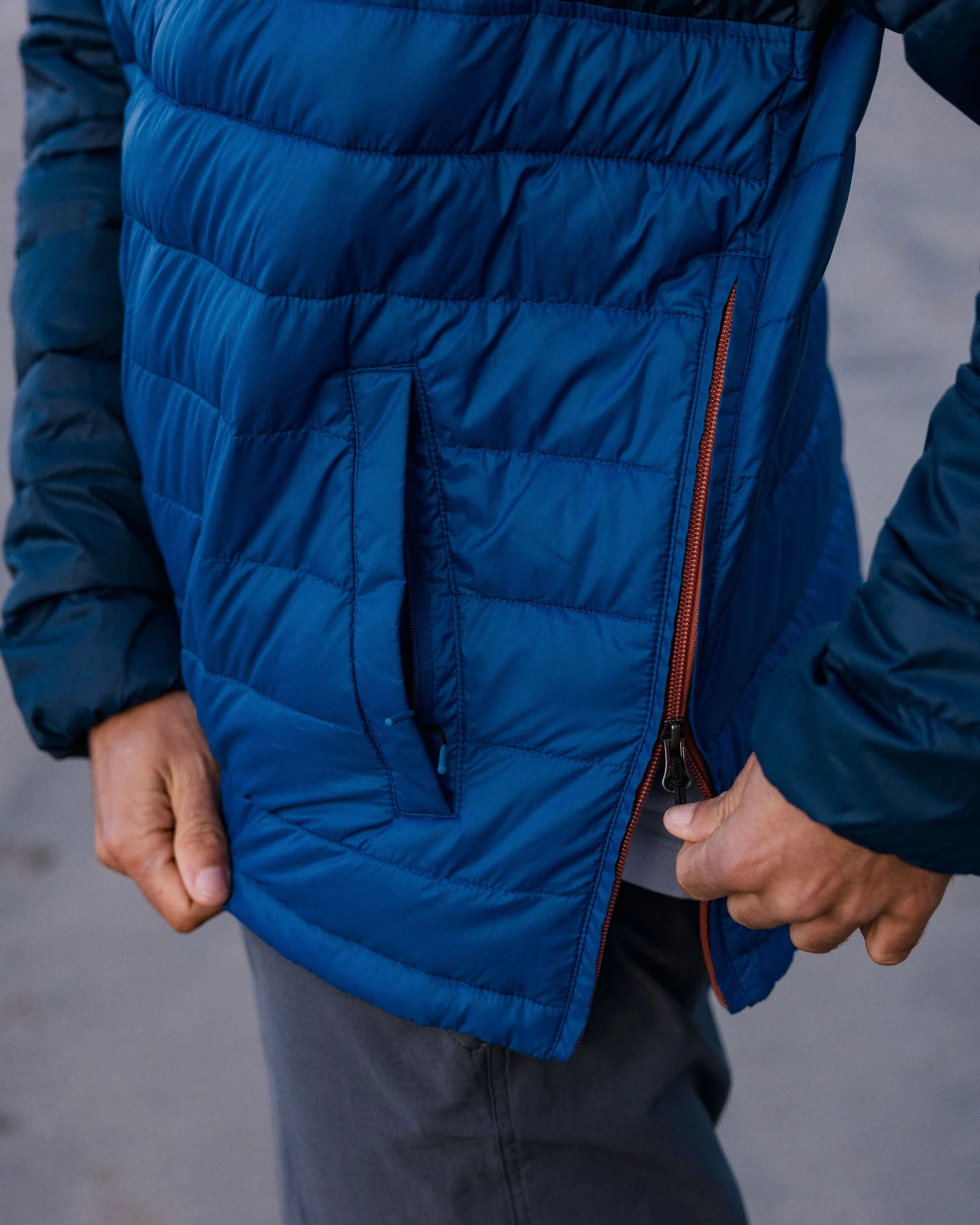 Roamer Insulated Overhead Jacket - Rich Navy/Cobalt - Image 3