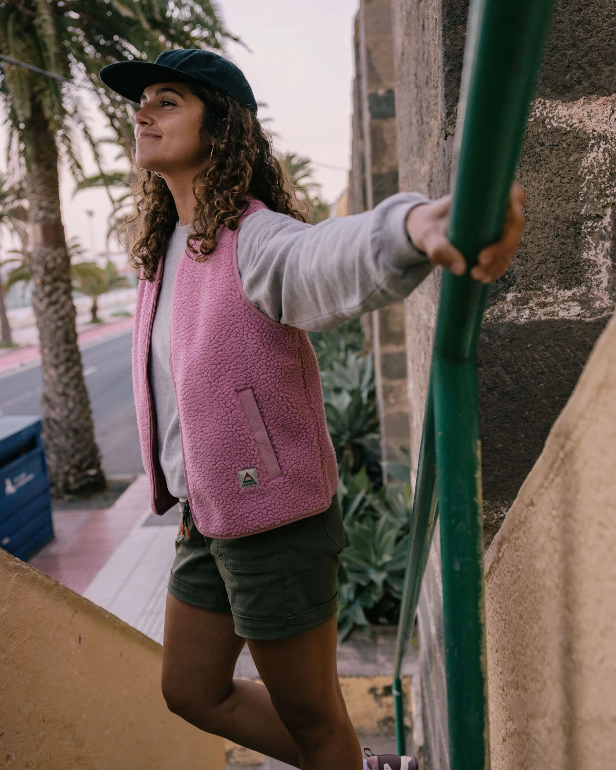 Tawny Collarless Deep-Pile Sherpa Gilet - Pink Haze - Image 4