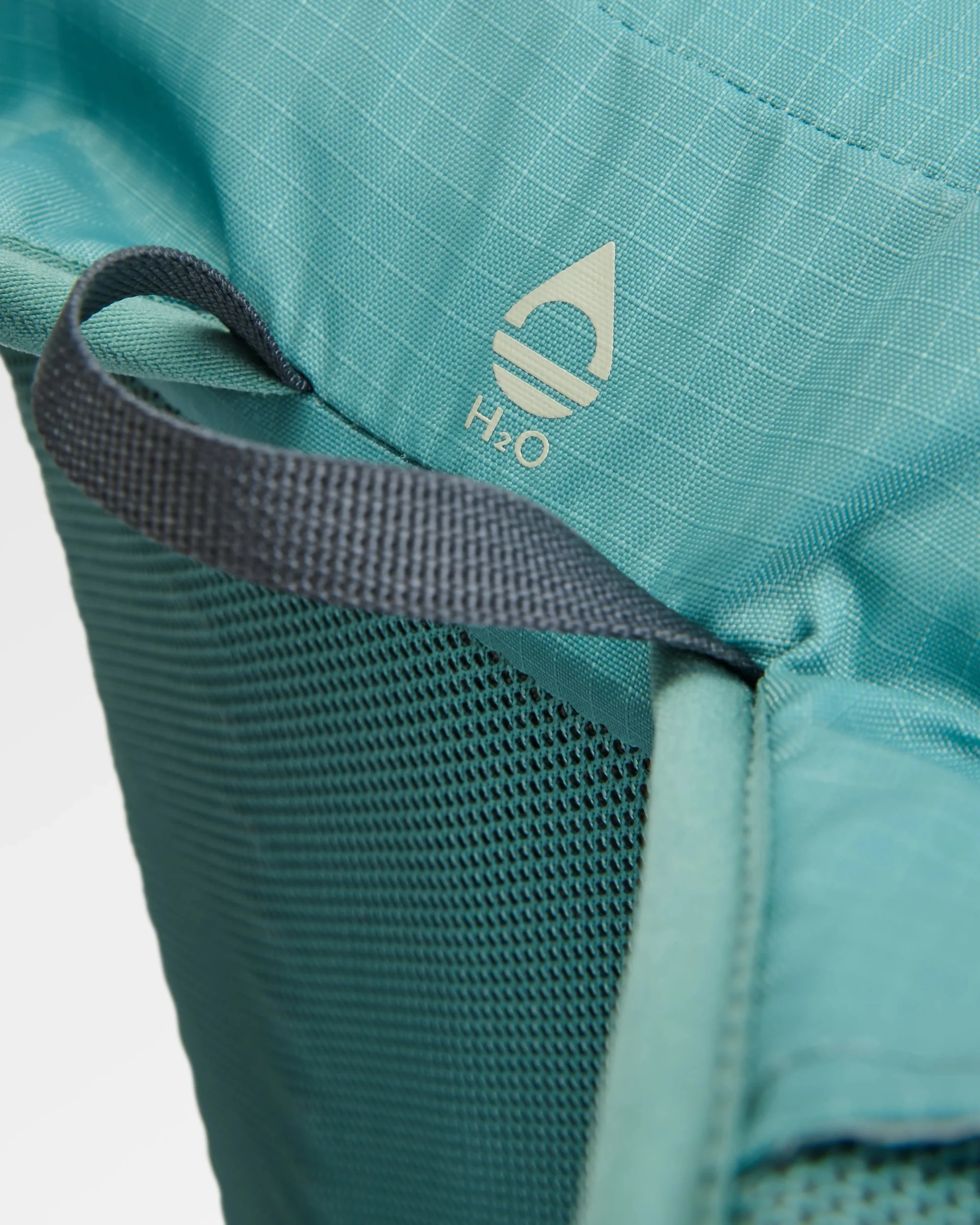 Trail 15L Hydration Pack - Arctic - Image 12
