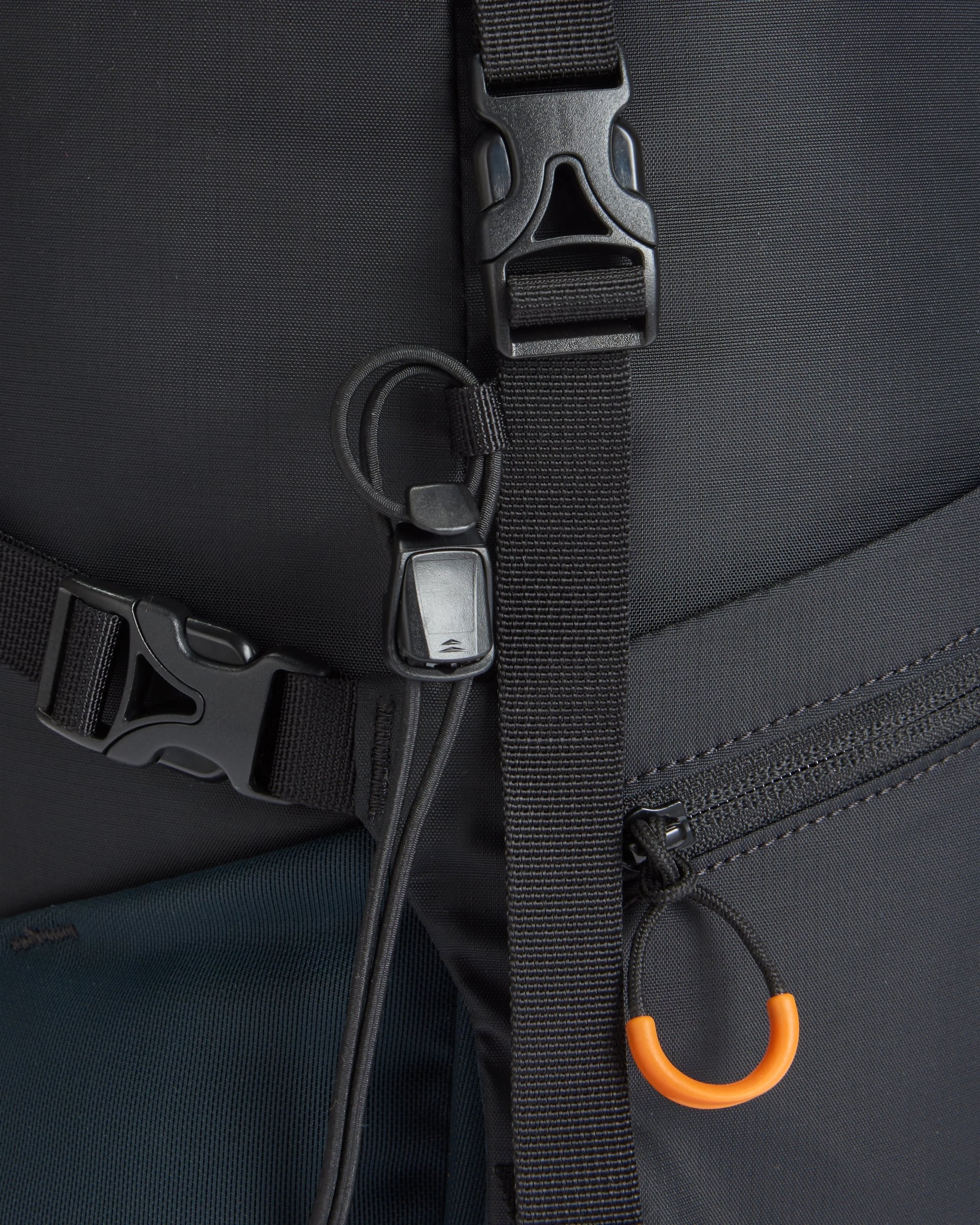 Trailscape 18L Backpack - Black - Image 10