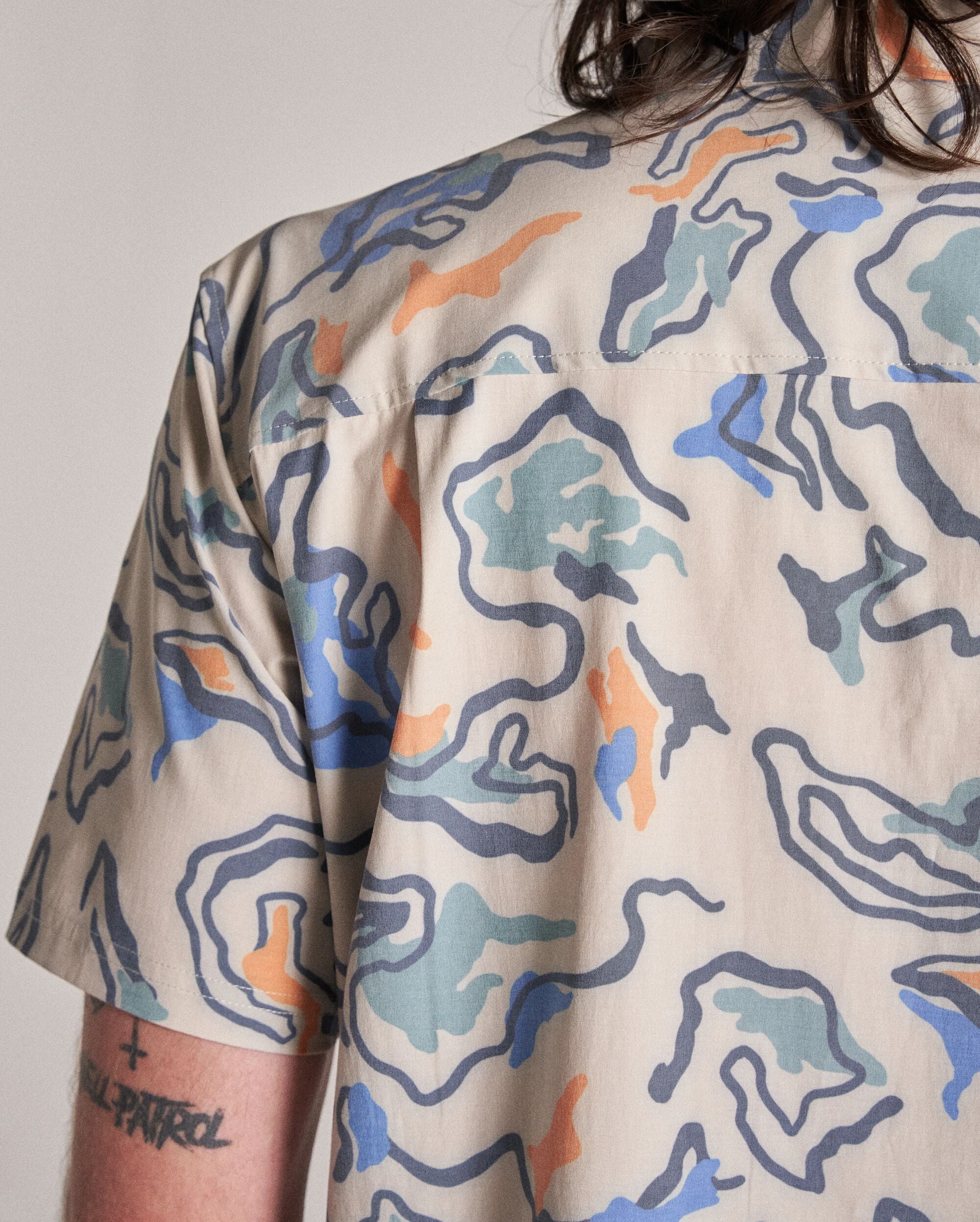 Traveller Short Sleeve Stretch Shirt - Abstract Strata Multi - Image 6