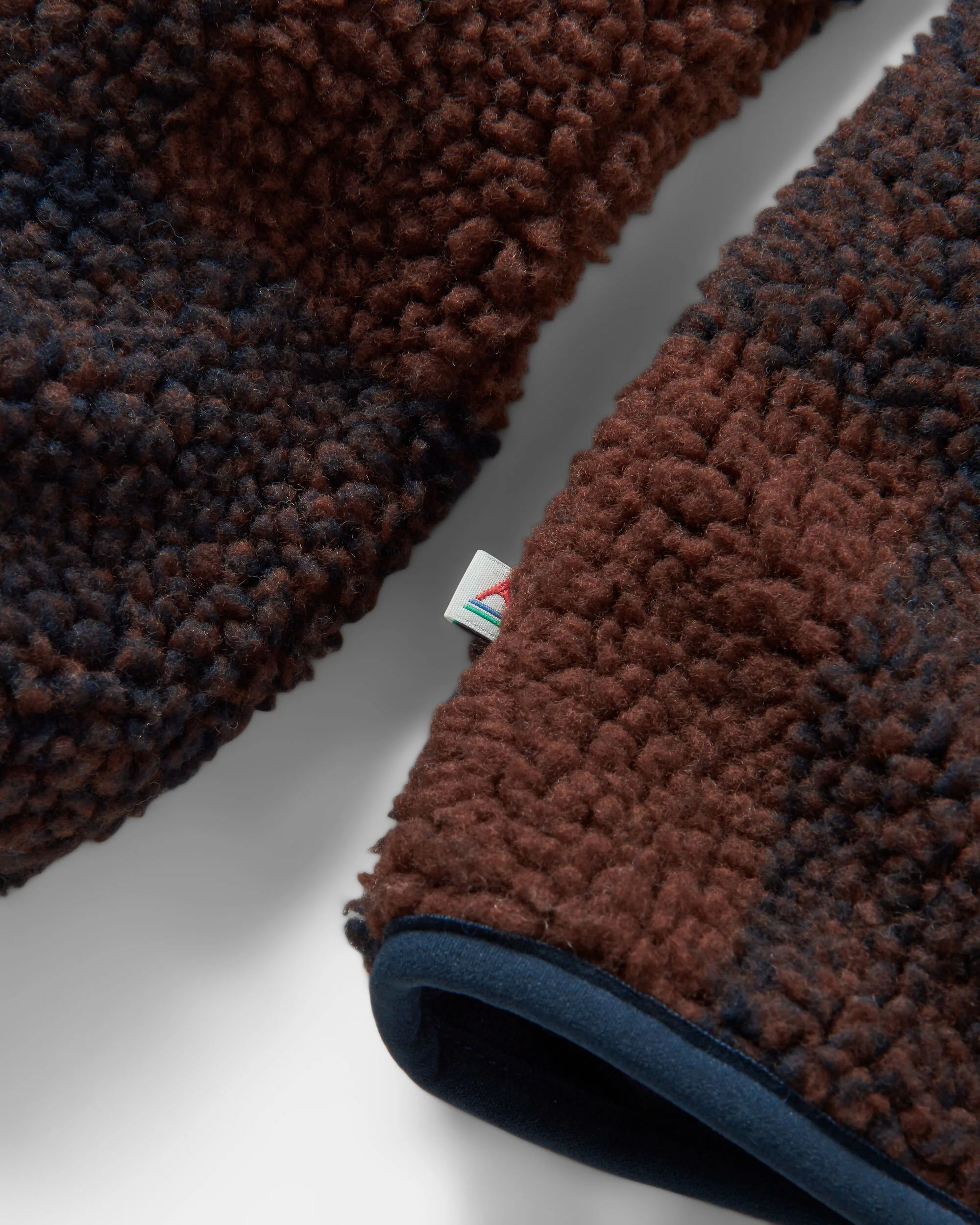 Trekker Deep-Pile Sherpa Fleece - Chestnut/Deep Navy Check - Image 10