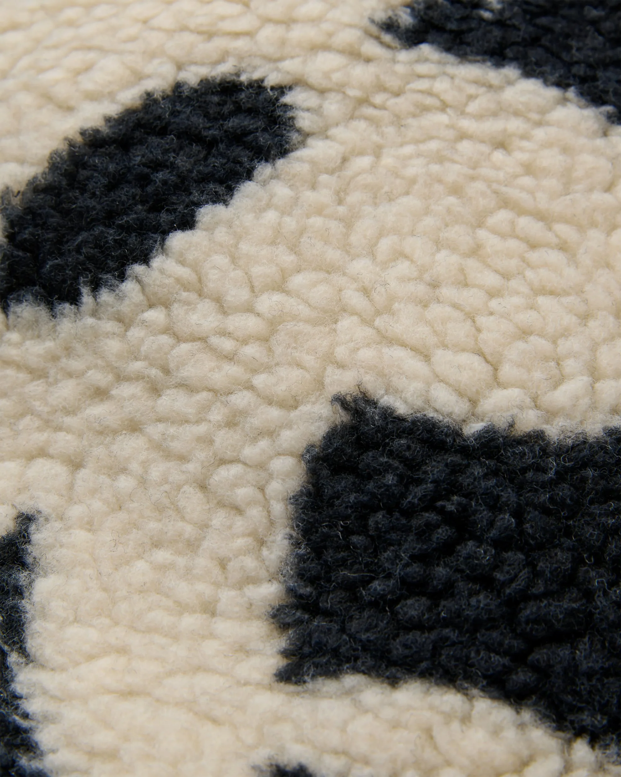 Valiant Deep Pile Fleece - Roam Further Black - Image 6