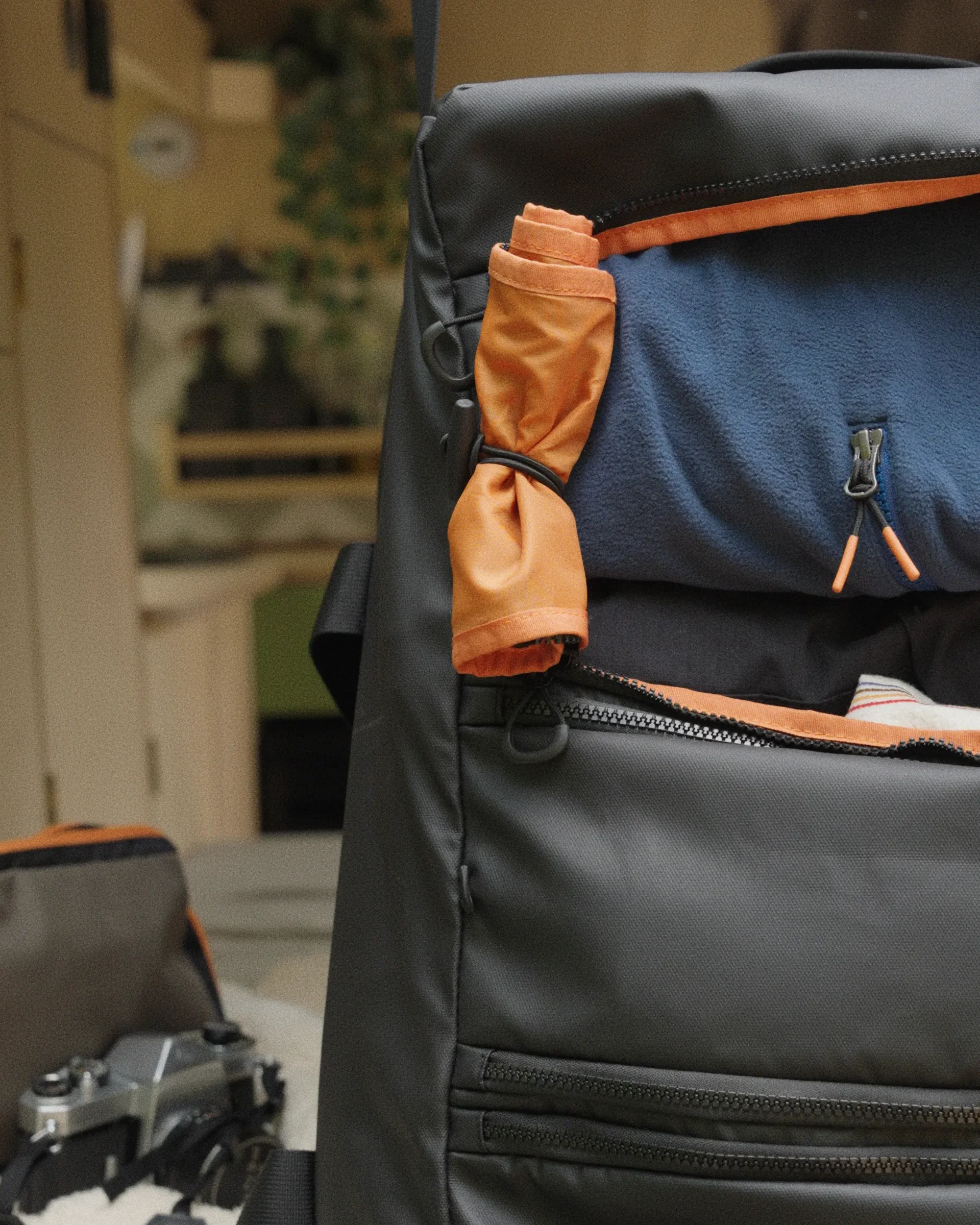 Vandrobe Duffel - Black - Image 6