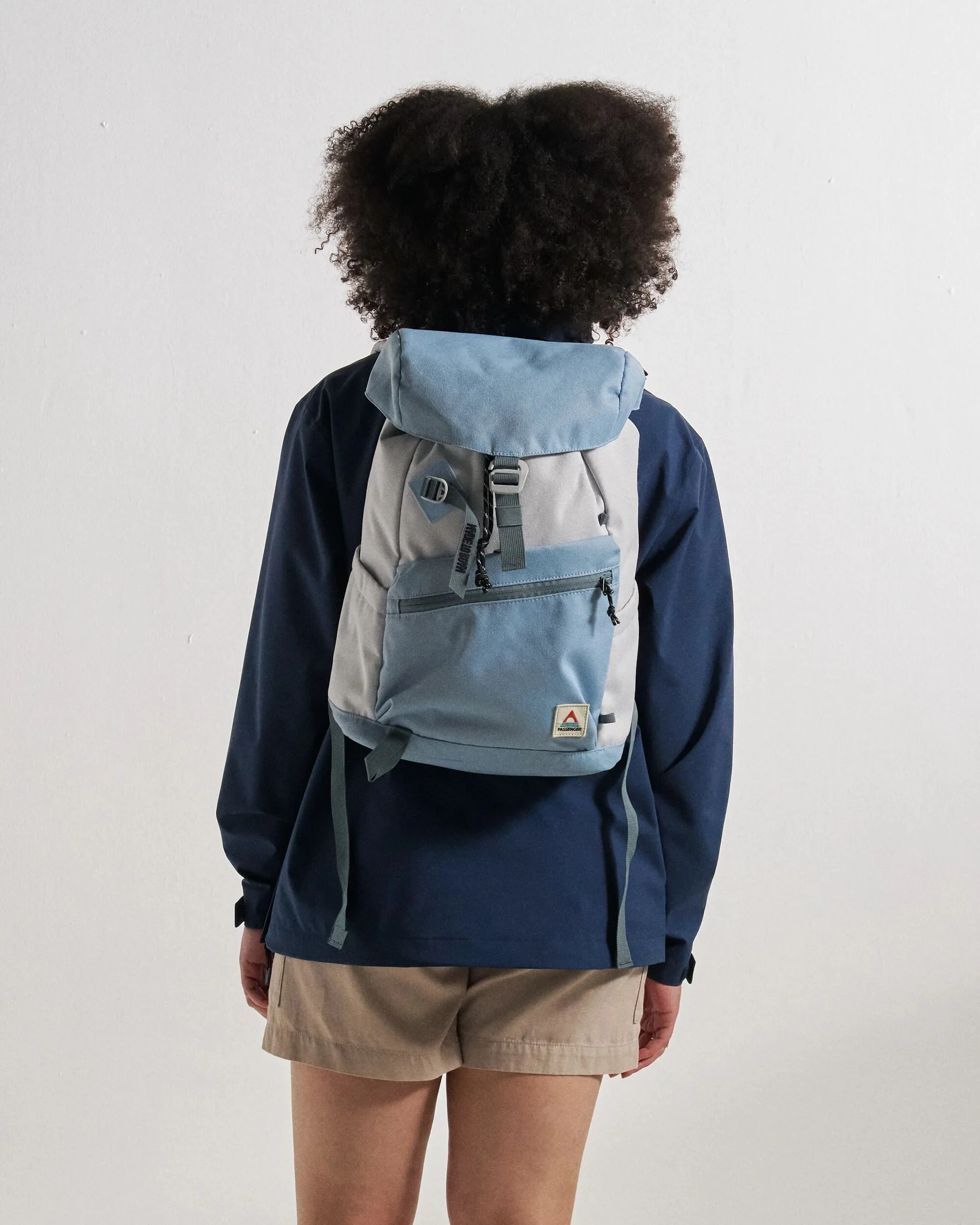 Vantage 18L Backpack - Faded Denim/ Grey Blue - Image 2