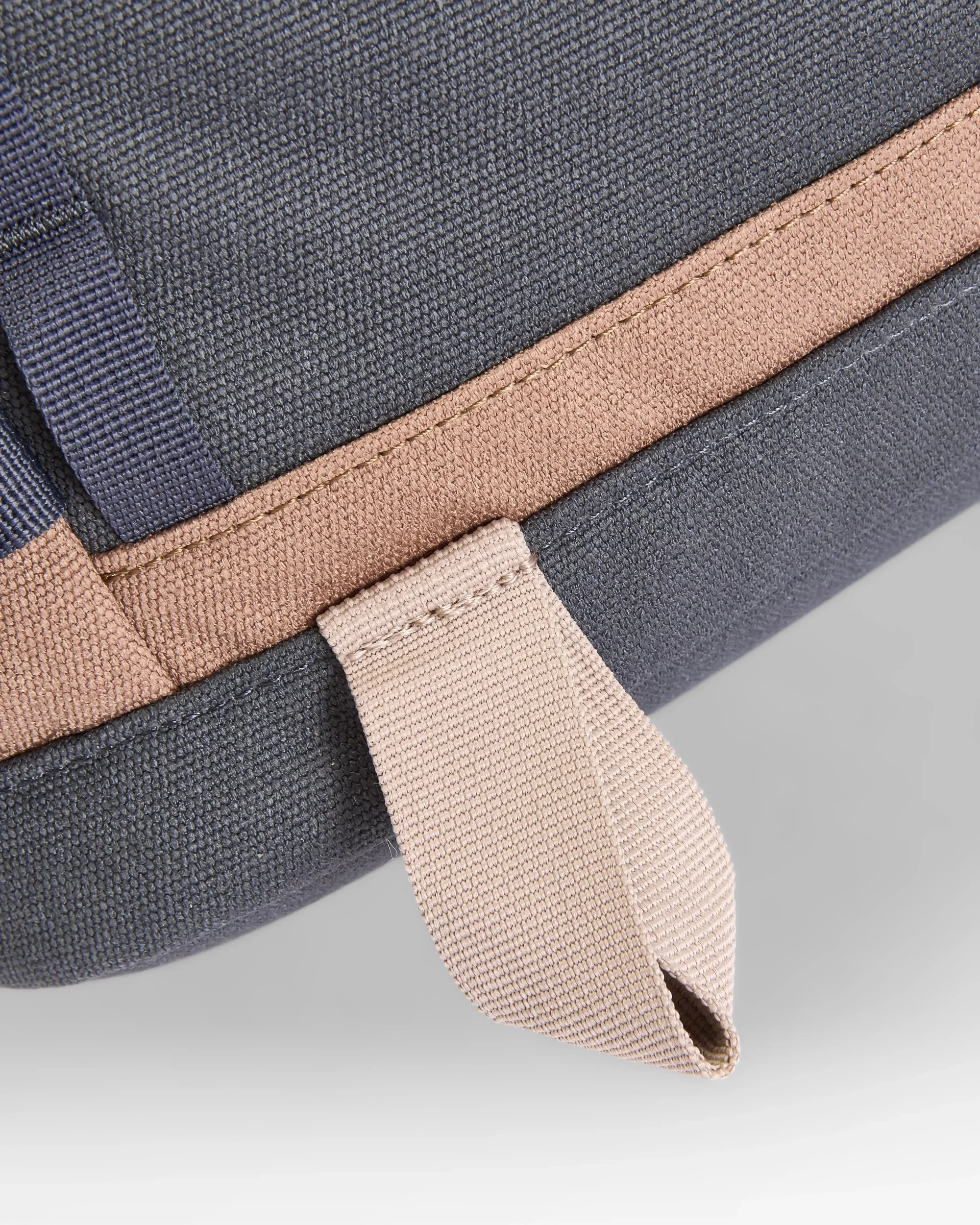 Vantage 30L Backpack - Charcoal/ Caramel - Image 10