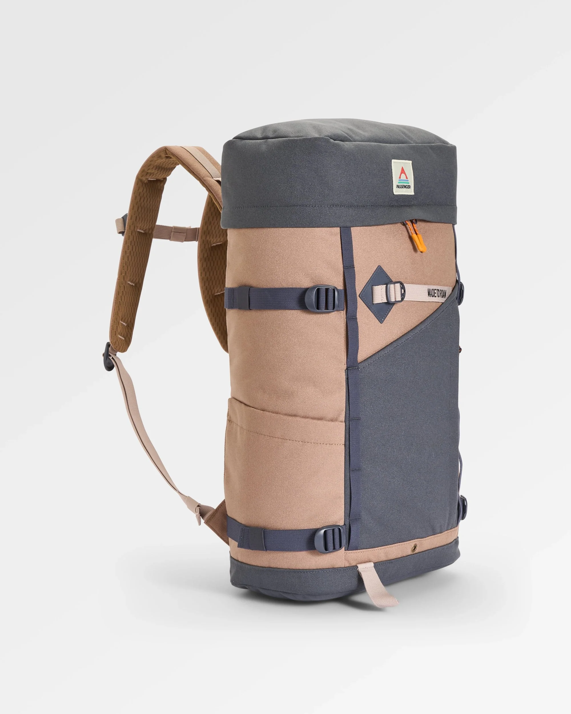 Vantage 30L Backpack - Charcoal/ Caramel - Image 4