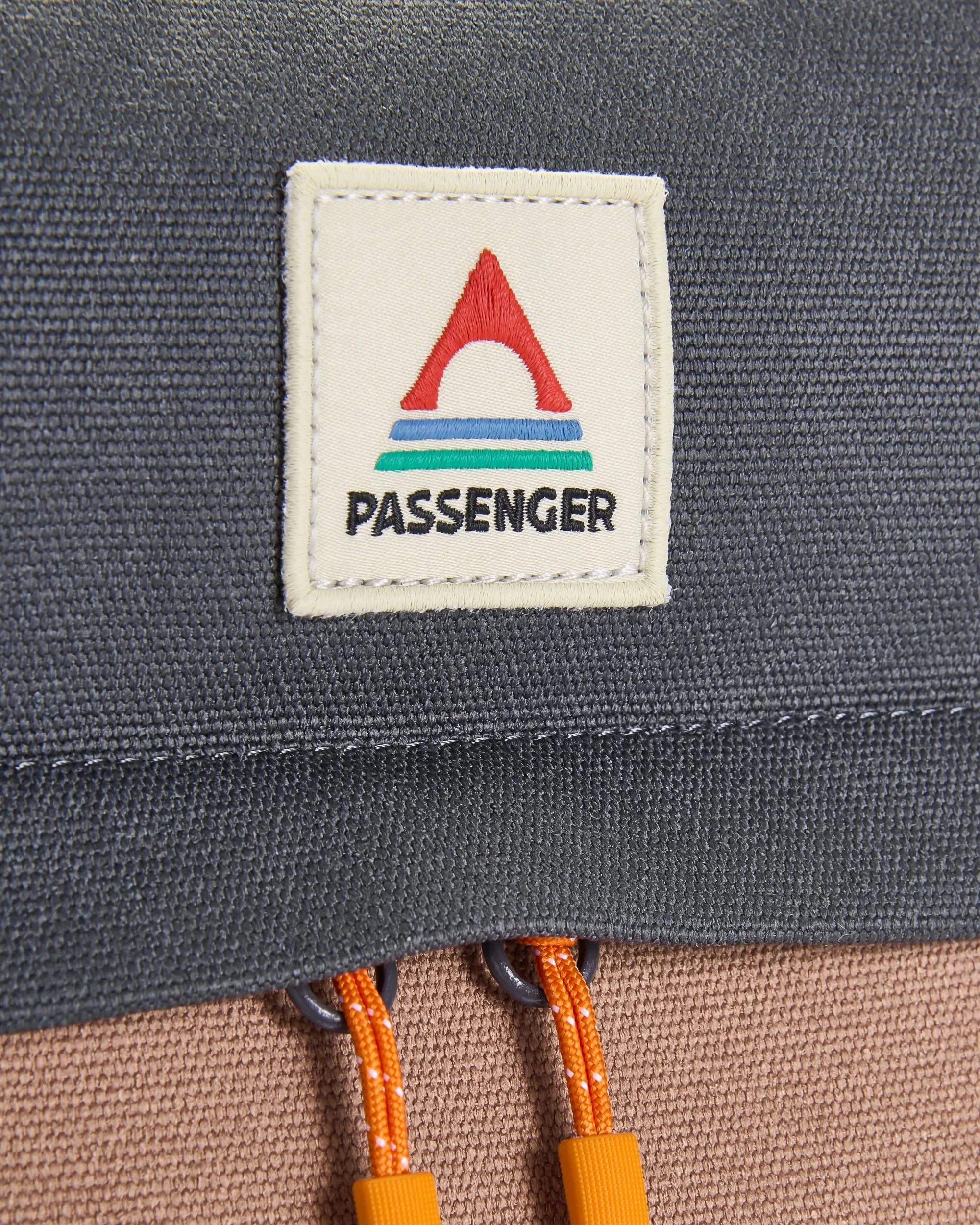 Vantage 30L Backpack - Charcoal/ Caramel - Image 8