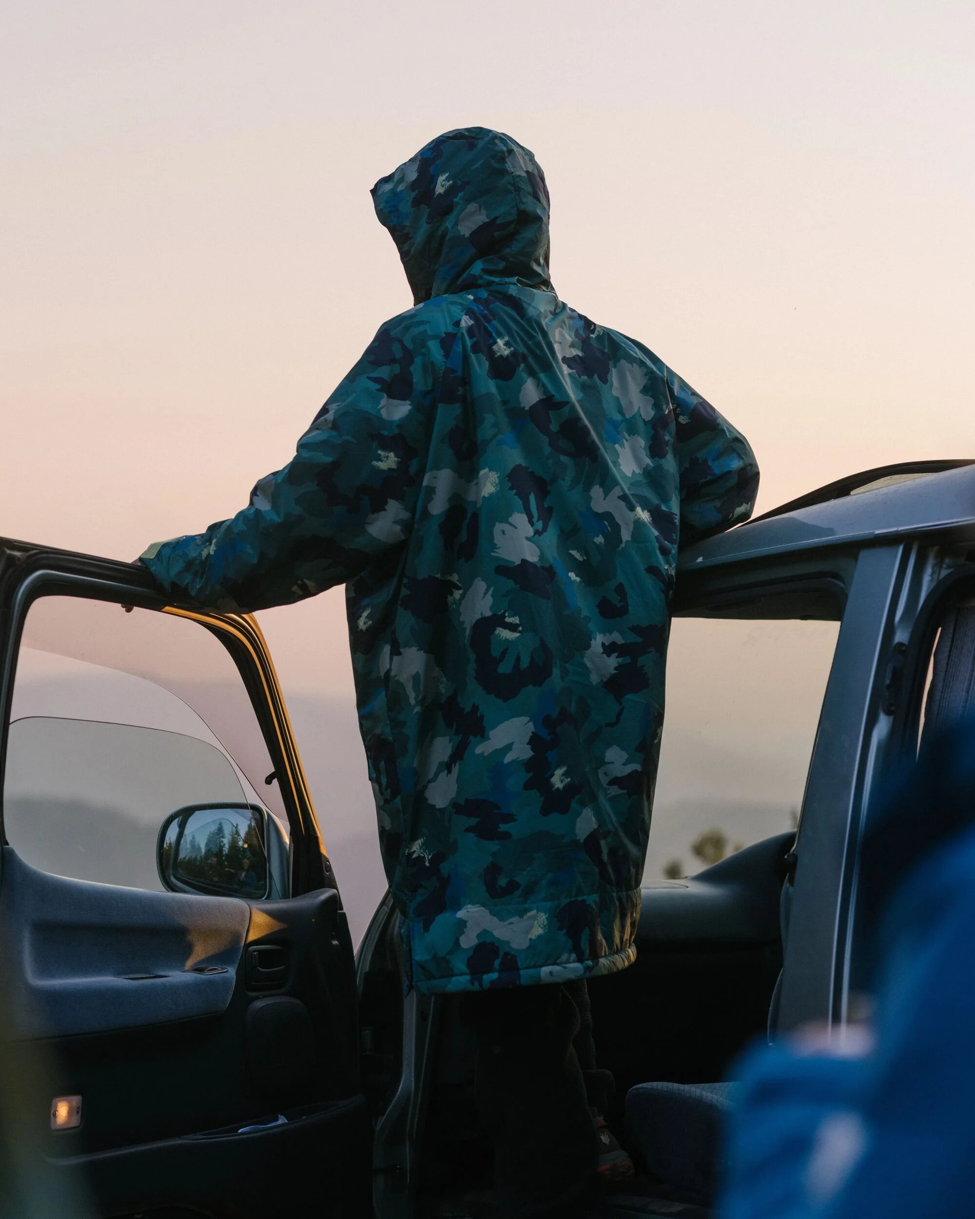 Waves Sherpa Lined Changing Robe - Alpine Camo Rain Forest - Image 7