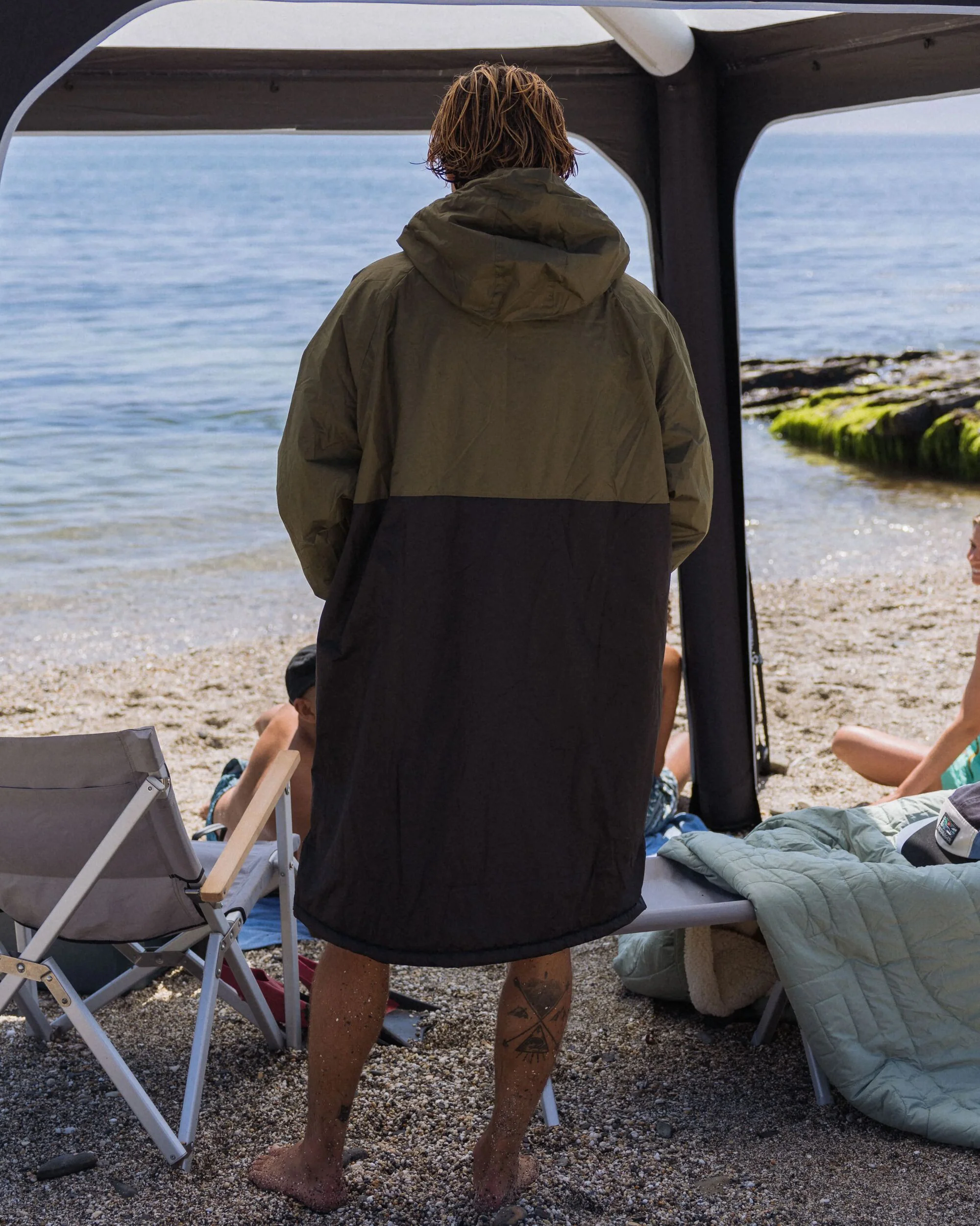 Waves Sherpa Lined Changing Robe - Black/Khaki - Image 4