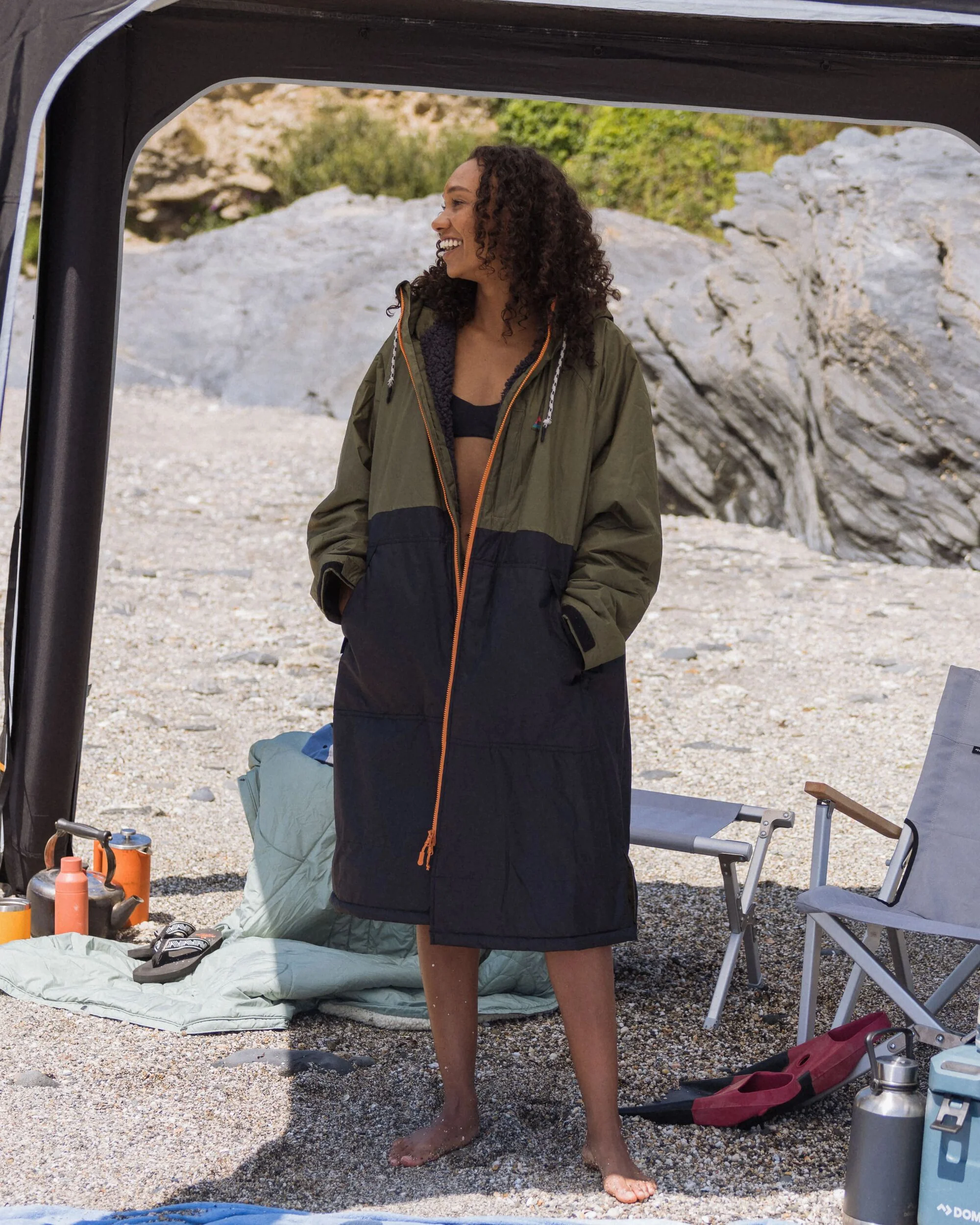 Waves Sherpa Lined Changing Robe - Black/Khaki - Image 6