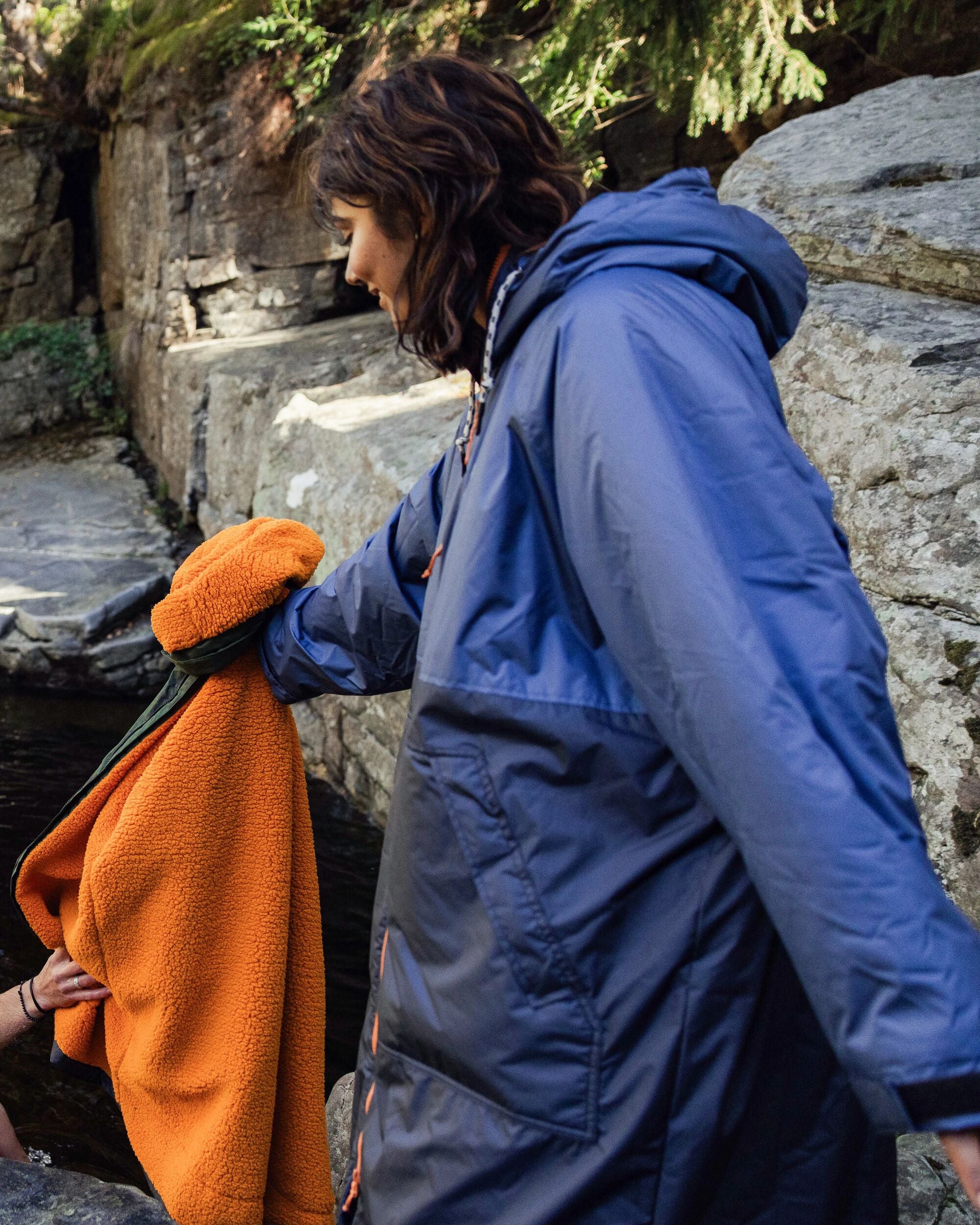 Waves Sherpa Lined Changing Robe - Dark Denim/ Deep Navy - Image 3