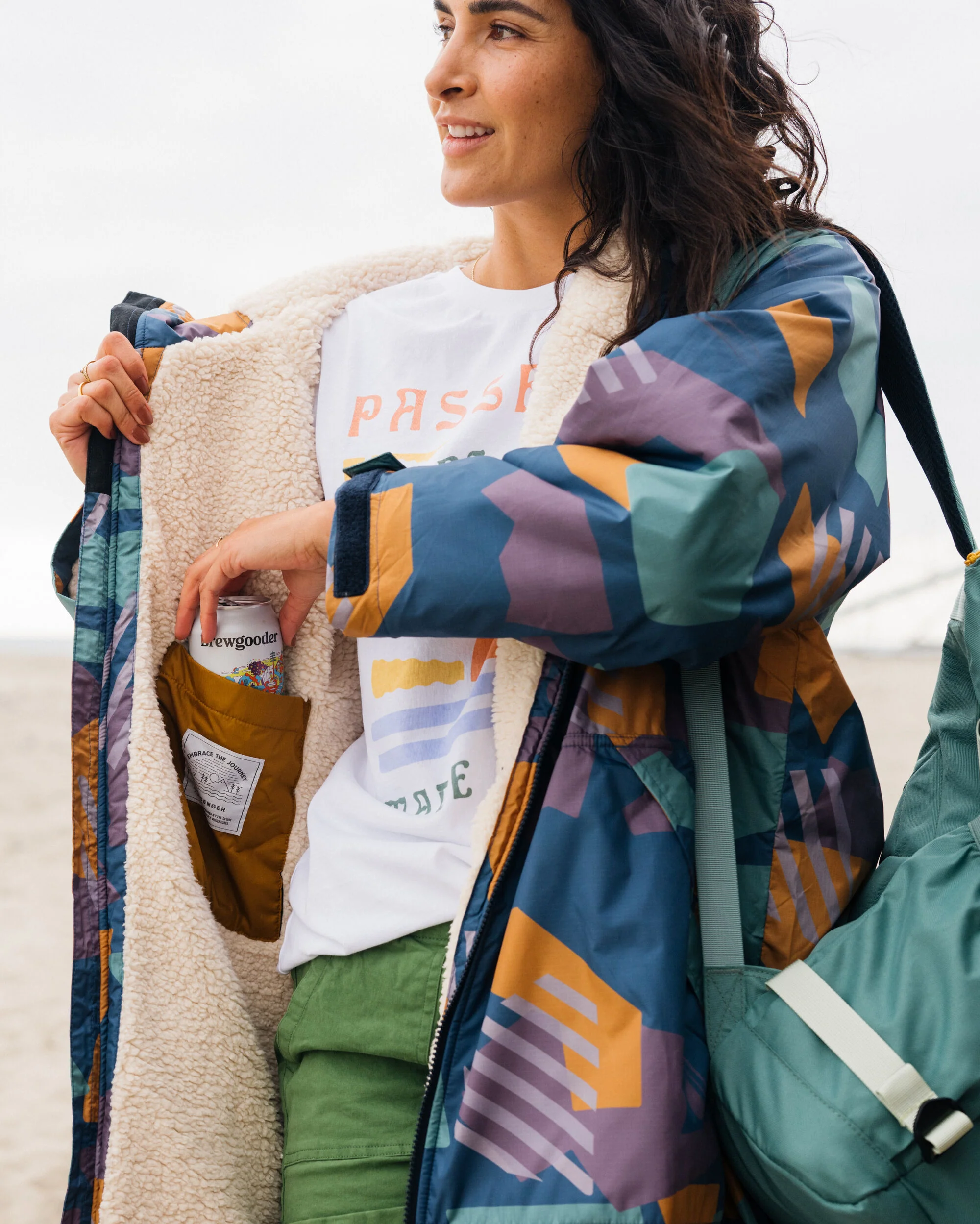 Waves Sherpa Lined Changing Robe - Deep Blue Camo Pattern - Image 5