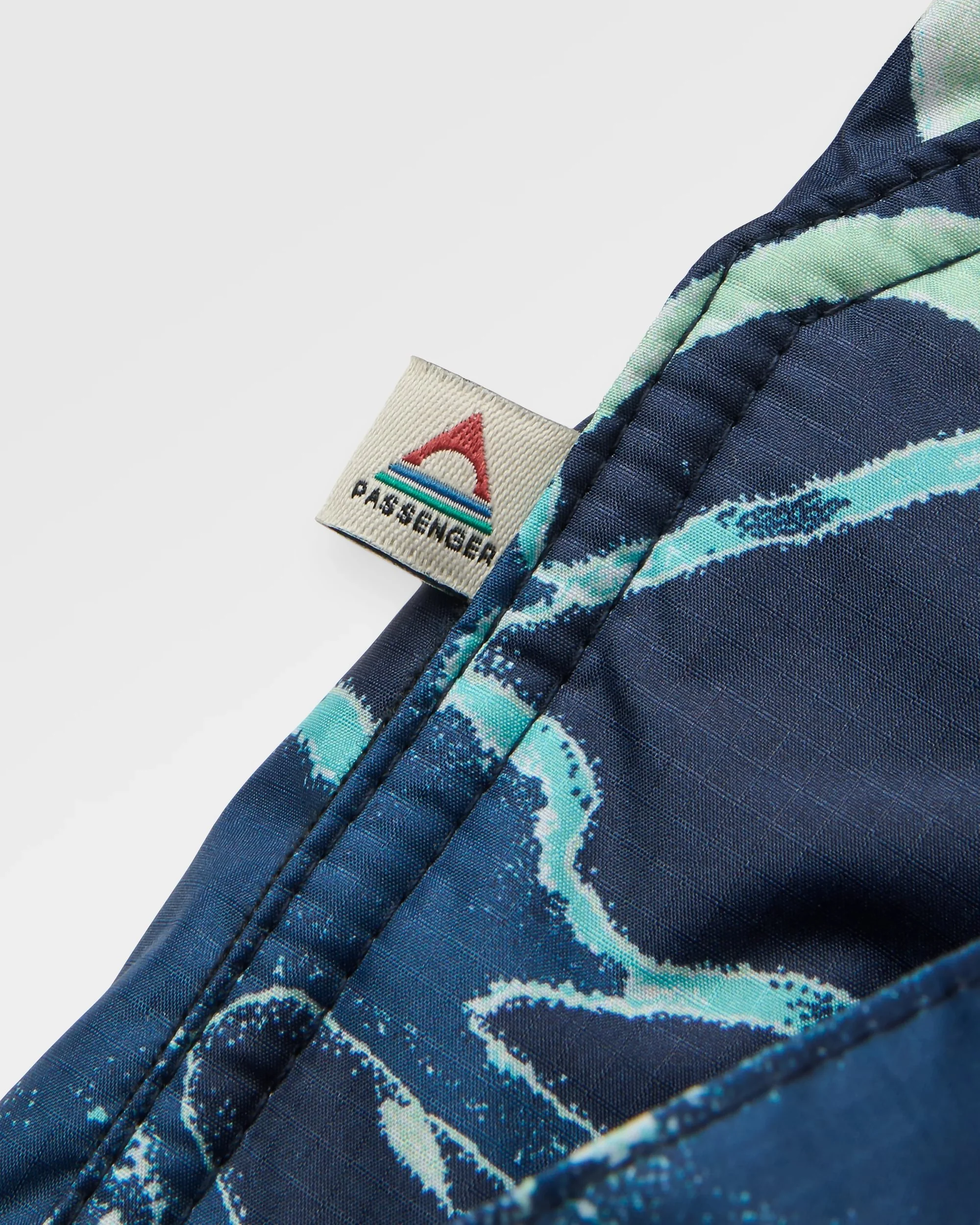 Waves Sherpa Lined Changing Robe - Frost Rich Navy - Image 5