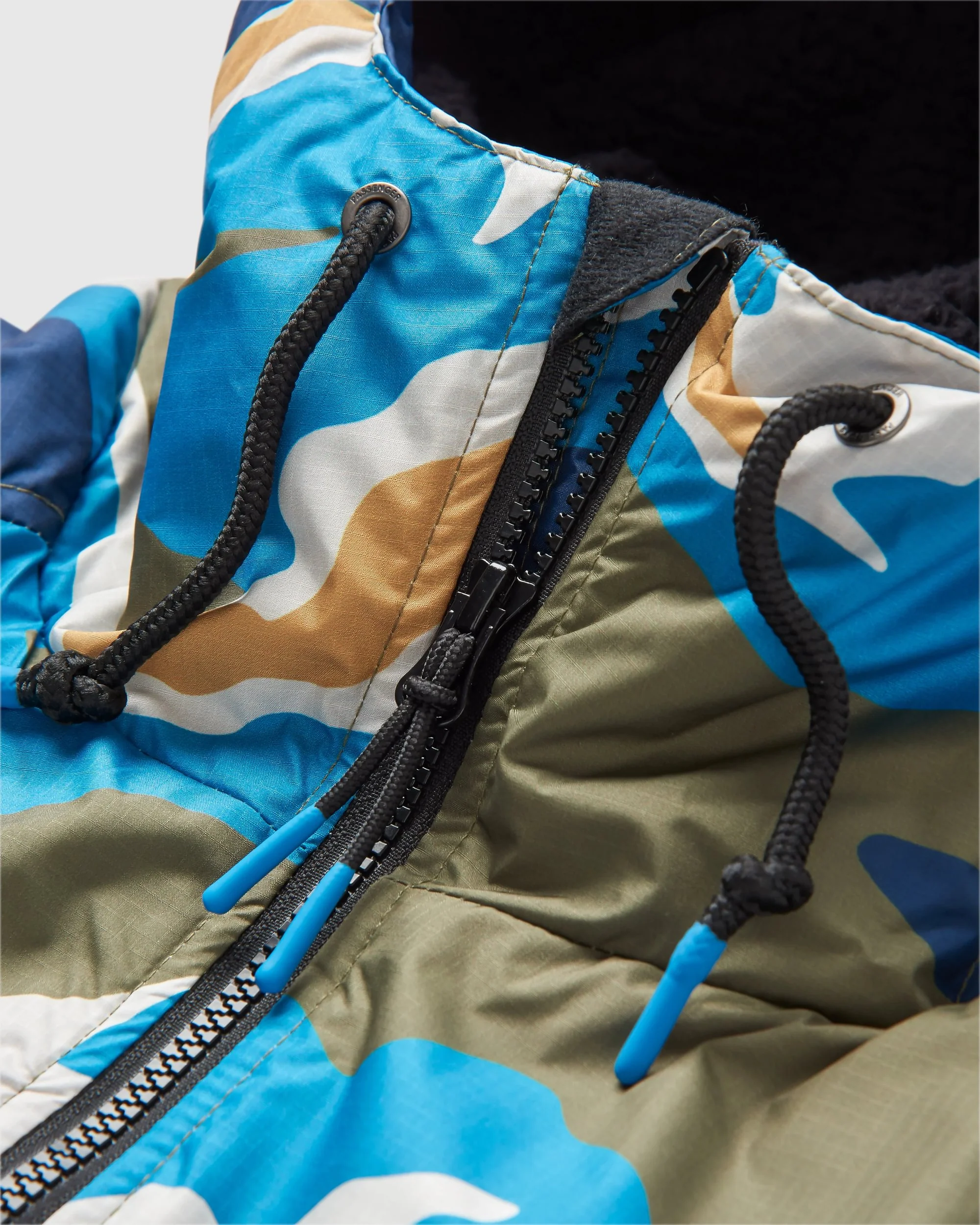 Waves Sherpa Lined Changing Robe - Mount Scenic Khaki - Image 6