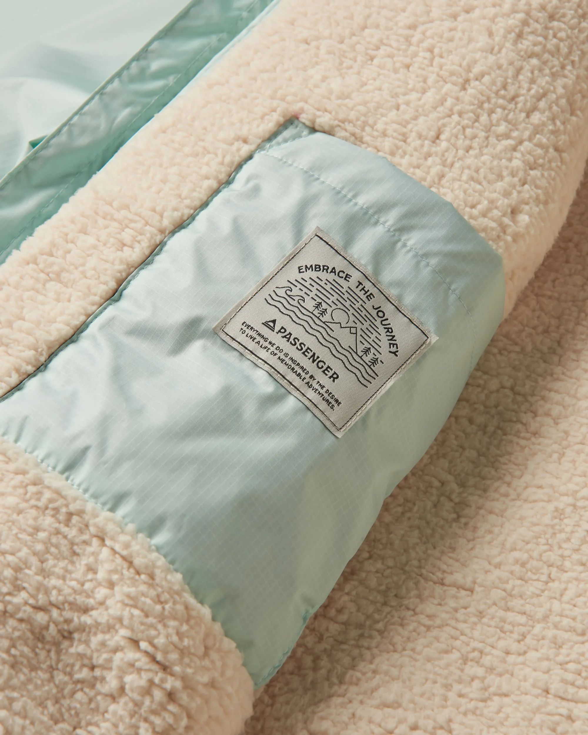 Waves Sherpa Lined Changing Robe - Surf Spray/Deep Sea - Image 10