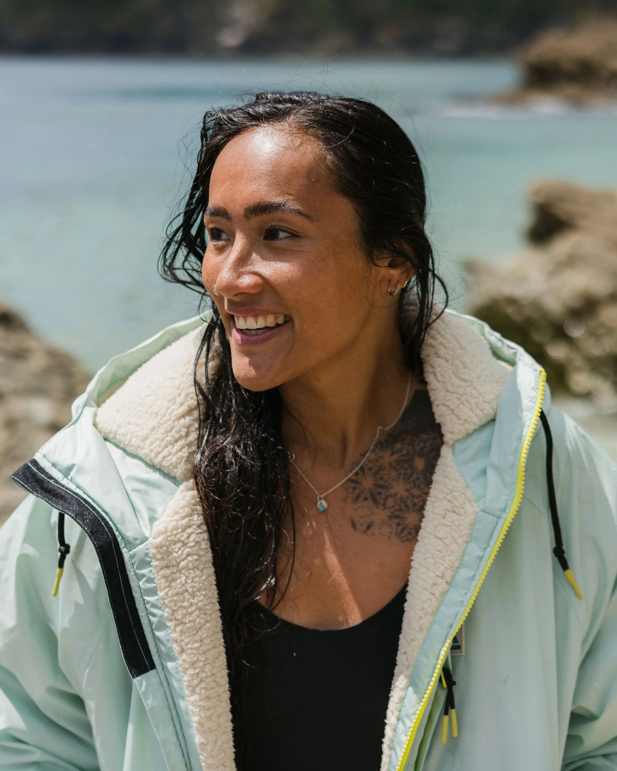 Waves Sherpa Lined Changing Robe - Surf Spray/Deep Sea - Image 6