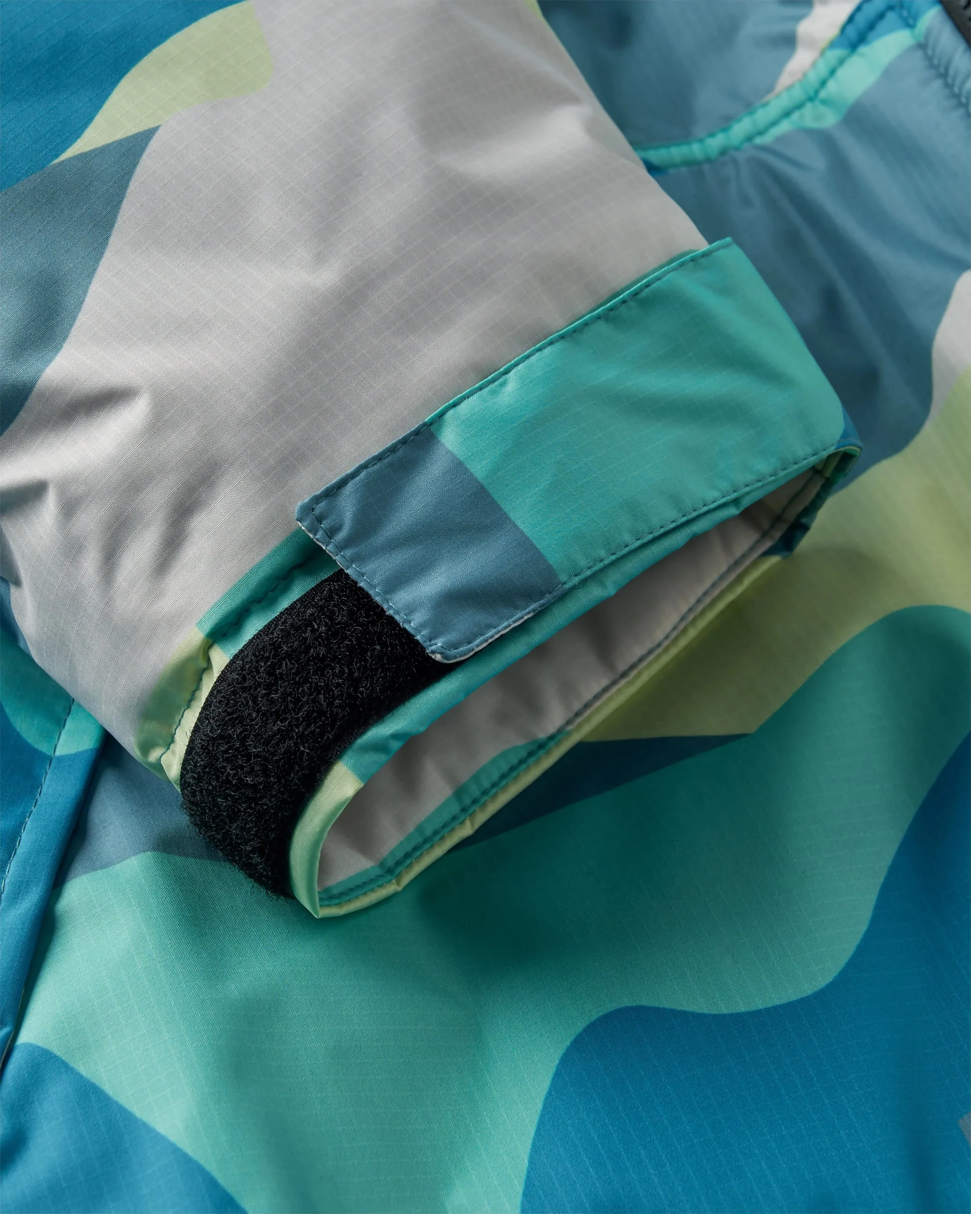 Waves Sherpa Lined Changing Robe - Vista Patchwork Aqua - Image 9